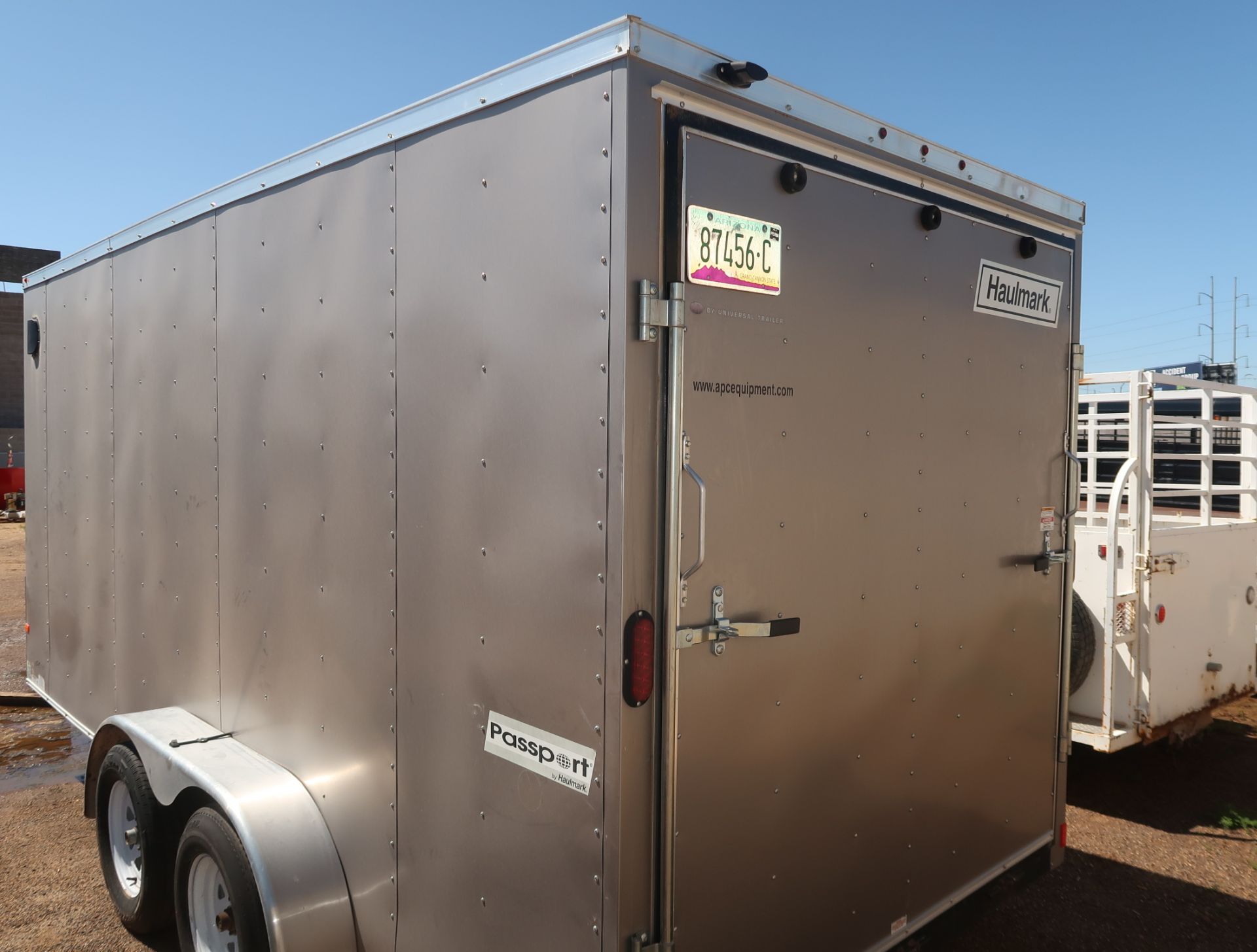 2016 HAULMARK PASSPORT TANDEM AXLE ENCLOSED TRAILER, ALUMINUM, BUMPER PULL, REAR DROP DOOR, SIDE MAN - Image 4 of 9