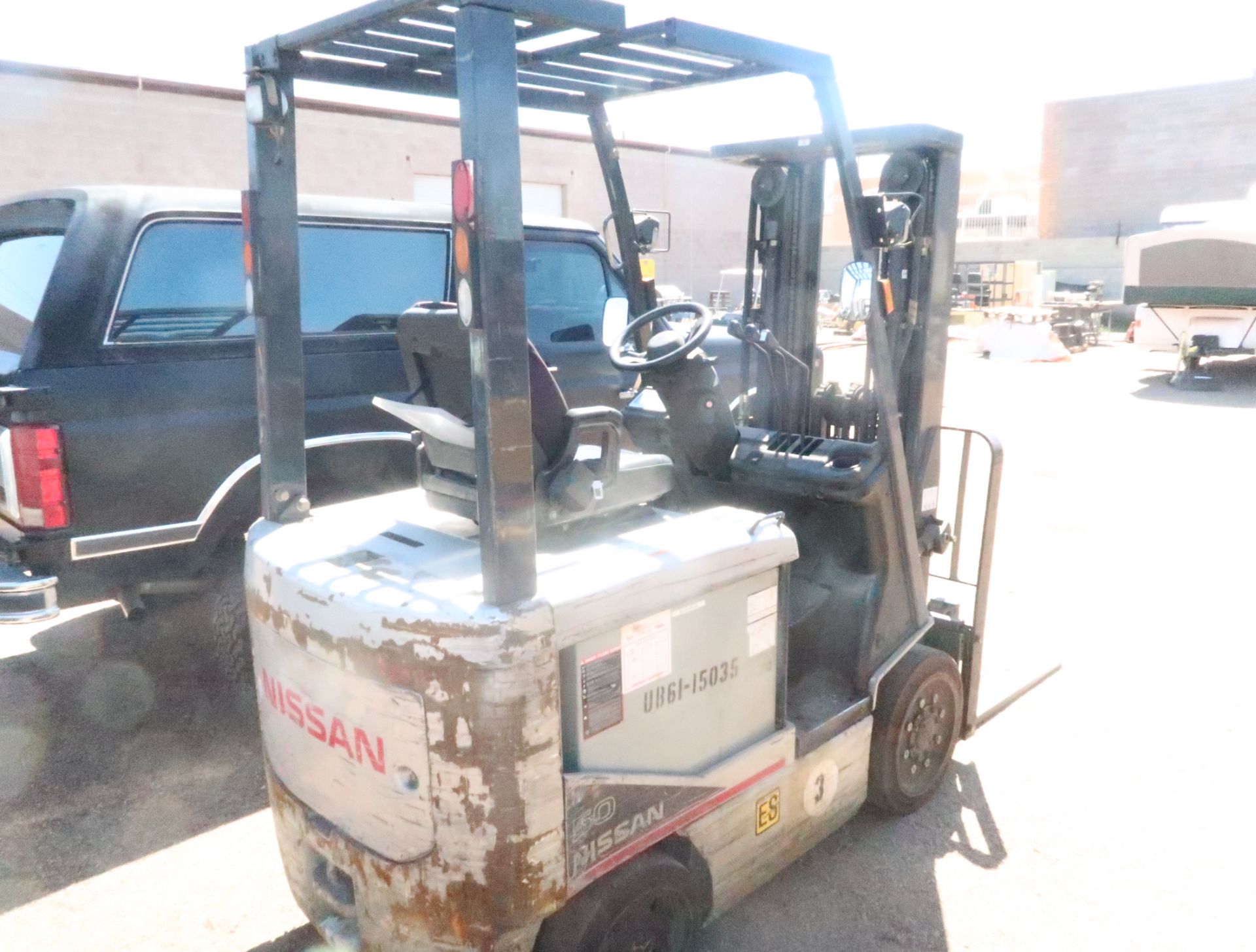 NISSAN 50 ELECTRIC FORKLIFT, W/CHARGER, CUSHION TIRE, 5000# CAP., MDL. MC1B2L25S, SN. D795293, 5,32 - Image 2 of 6