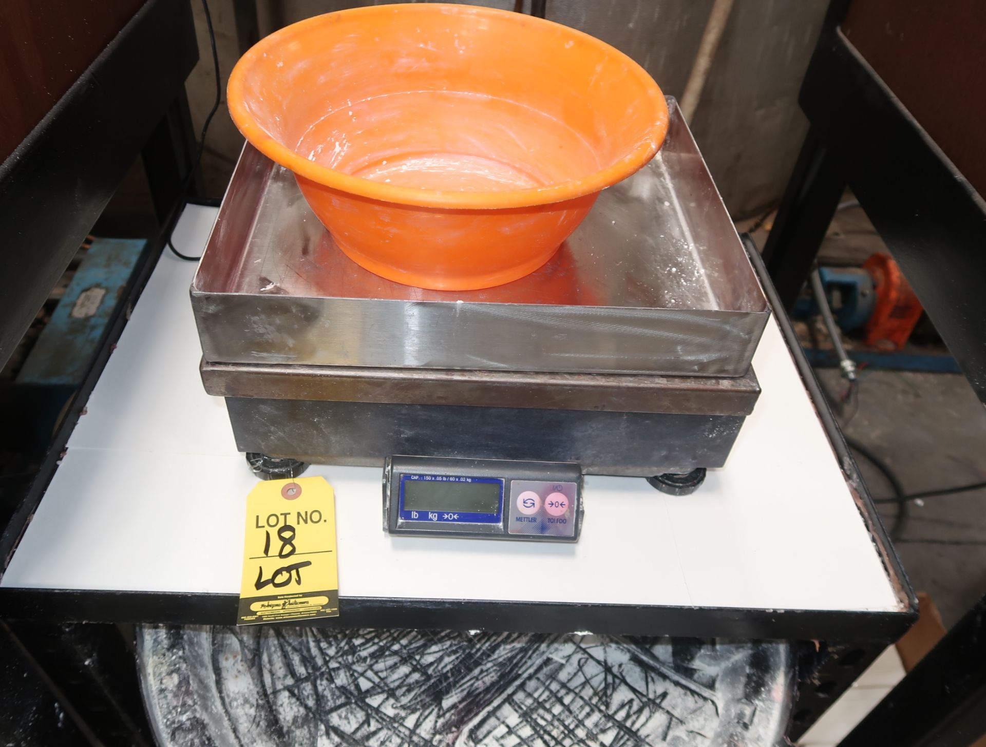 LOT METTLER TOLEDO SCALE 150LB X .05LB OR 60kg X .02kg