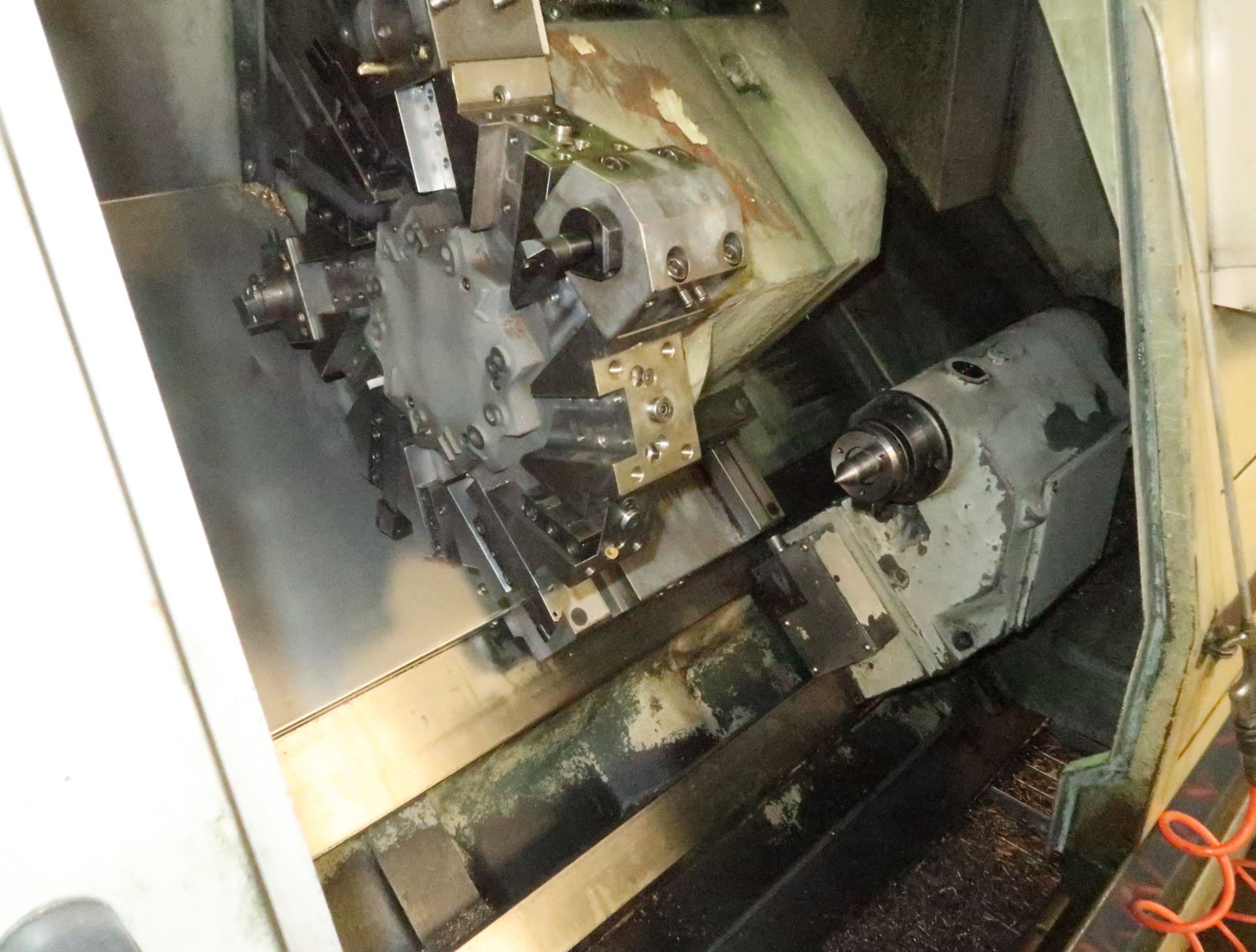 1999 DAEWOO PUMA 250B CNC LATHE, FANUC 21T CONTROL, 12-STATION TURRET, TAIL STOCK, 3-JAW CHUCK, - Image 6 of 8