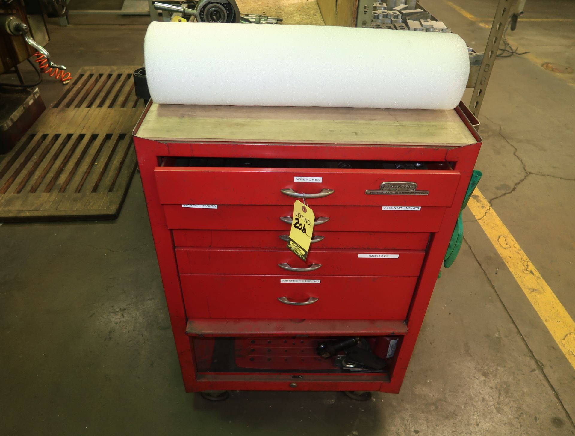 DAYTON TOOL BOX ON CASTERS W/CONTENTS
