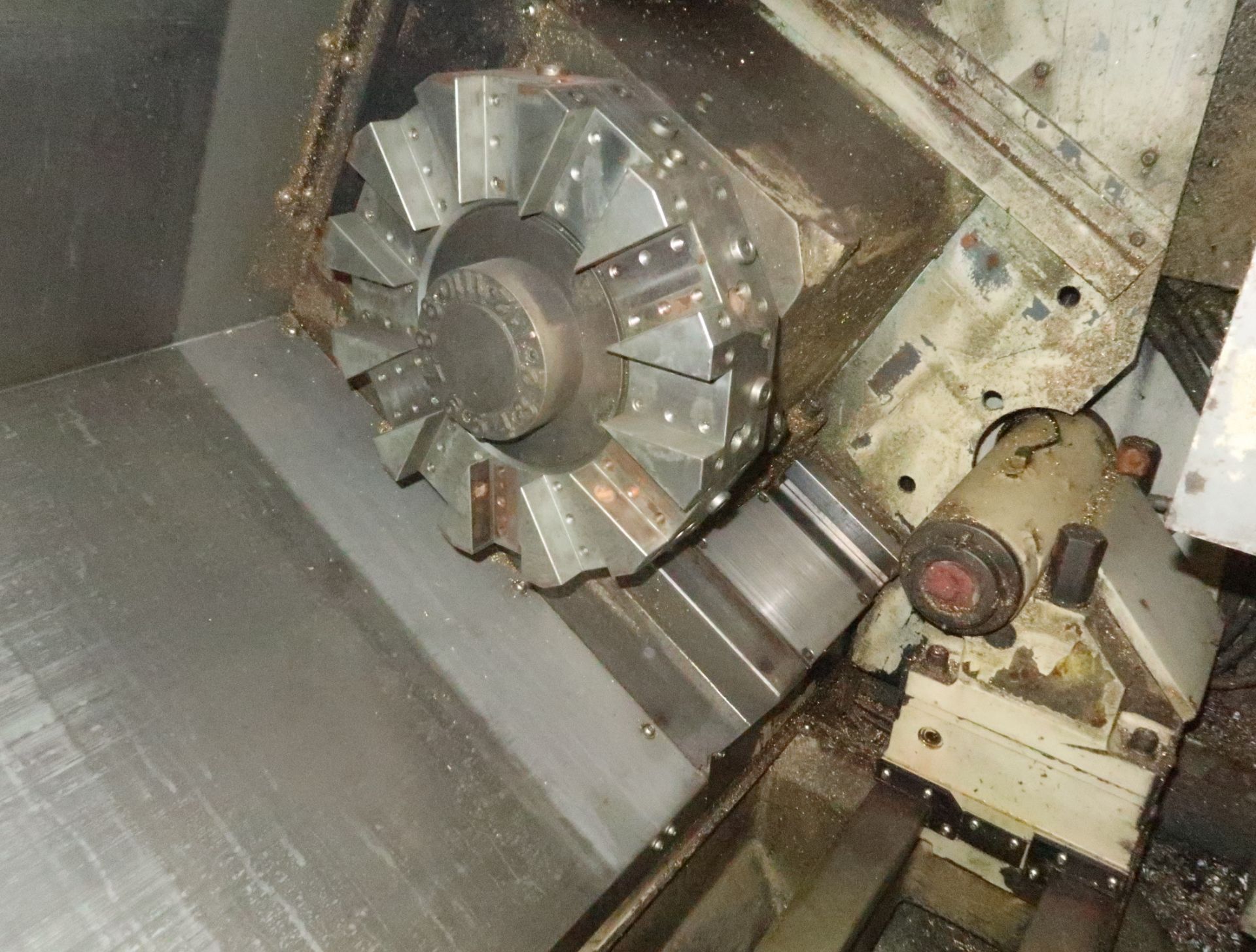 2001 DAEWOO LYNX 200LC CNC LATHE, 12-STATION TURRET, TAIL STOCK, FANUC 21iT CONTROL, 3-JAW CHUCK, - Image 3 of 5