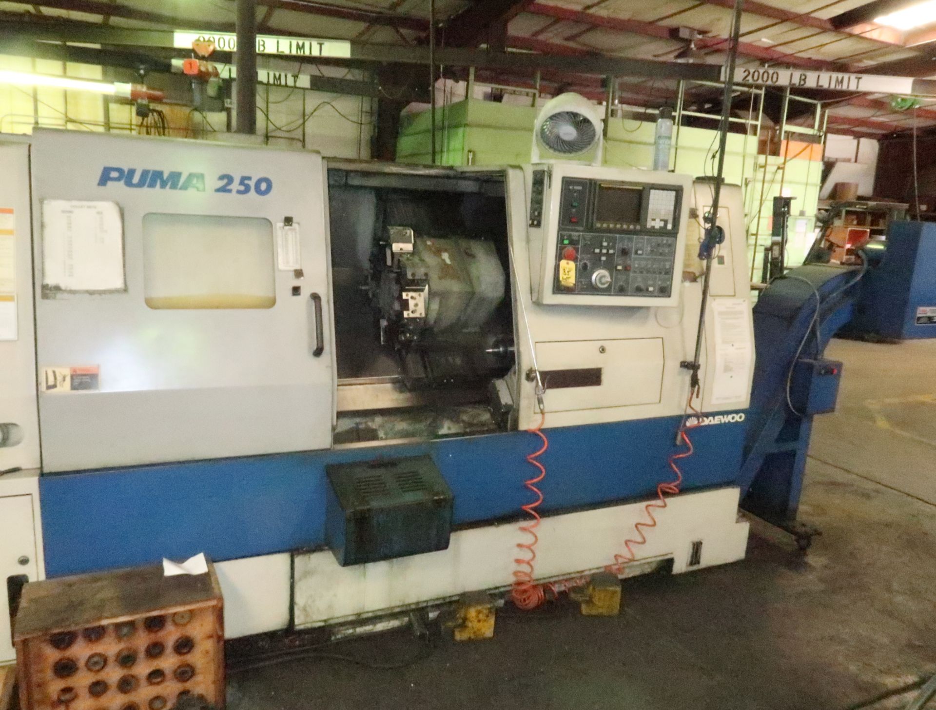 1999 DAEWOO PUMA 250B CNC LATHE, FANUC 21T CONTROL, 12-STATION TURRET, TAIL STOCK, 3-JAW CHUCK, - Image 2 of 8