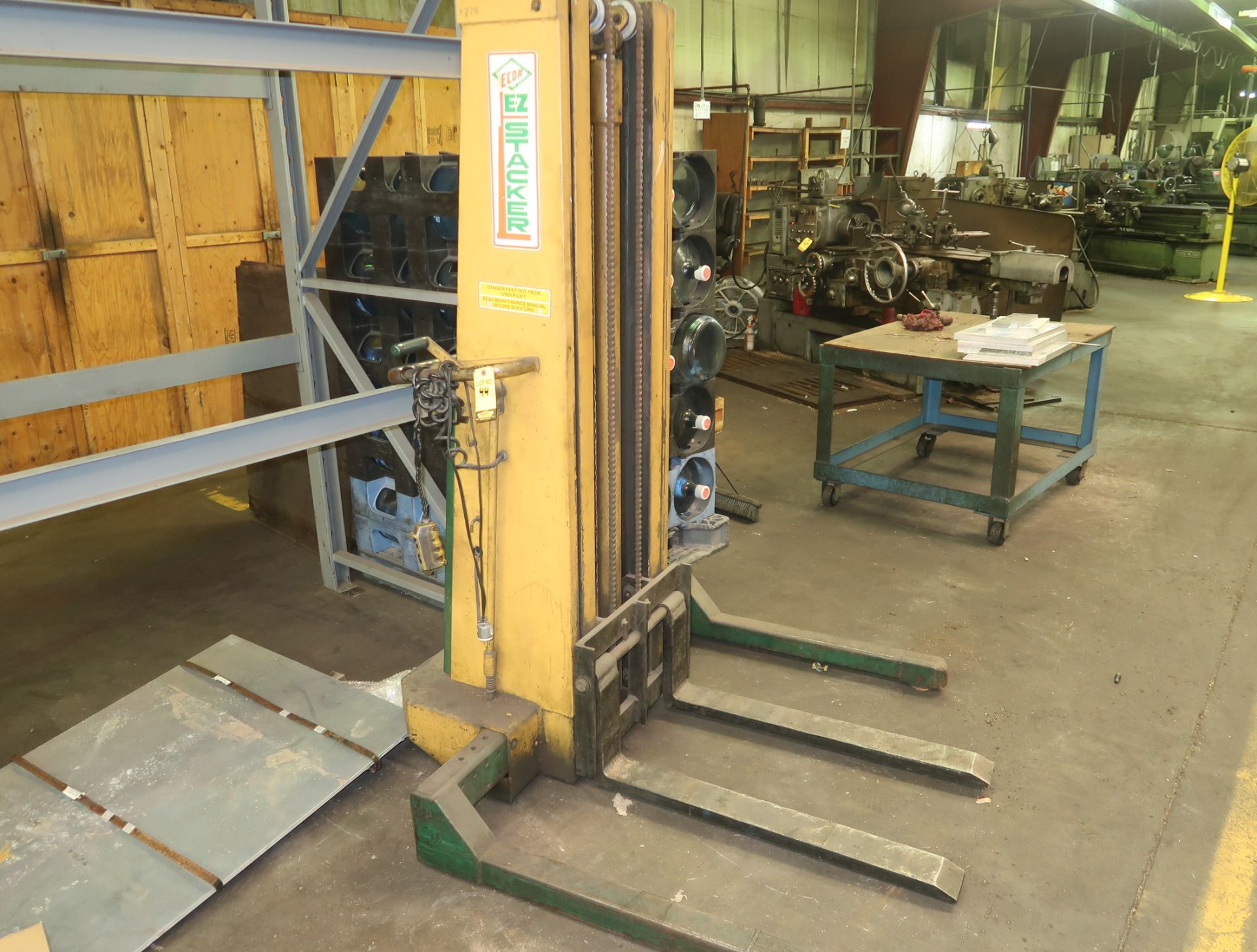 ECOA EZ STACKER ELECTRIC PALLET LIFT