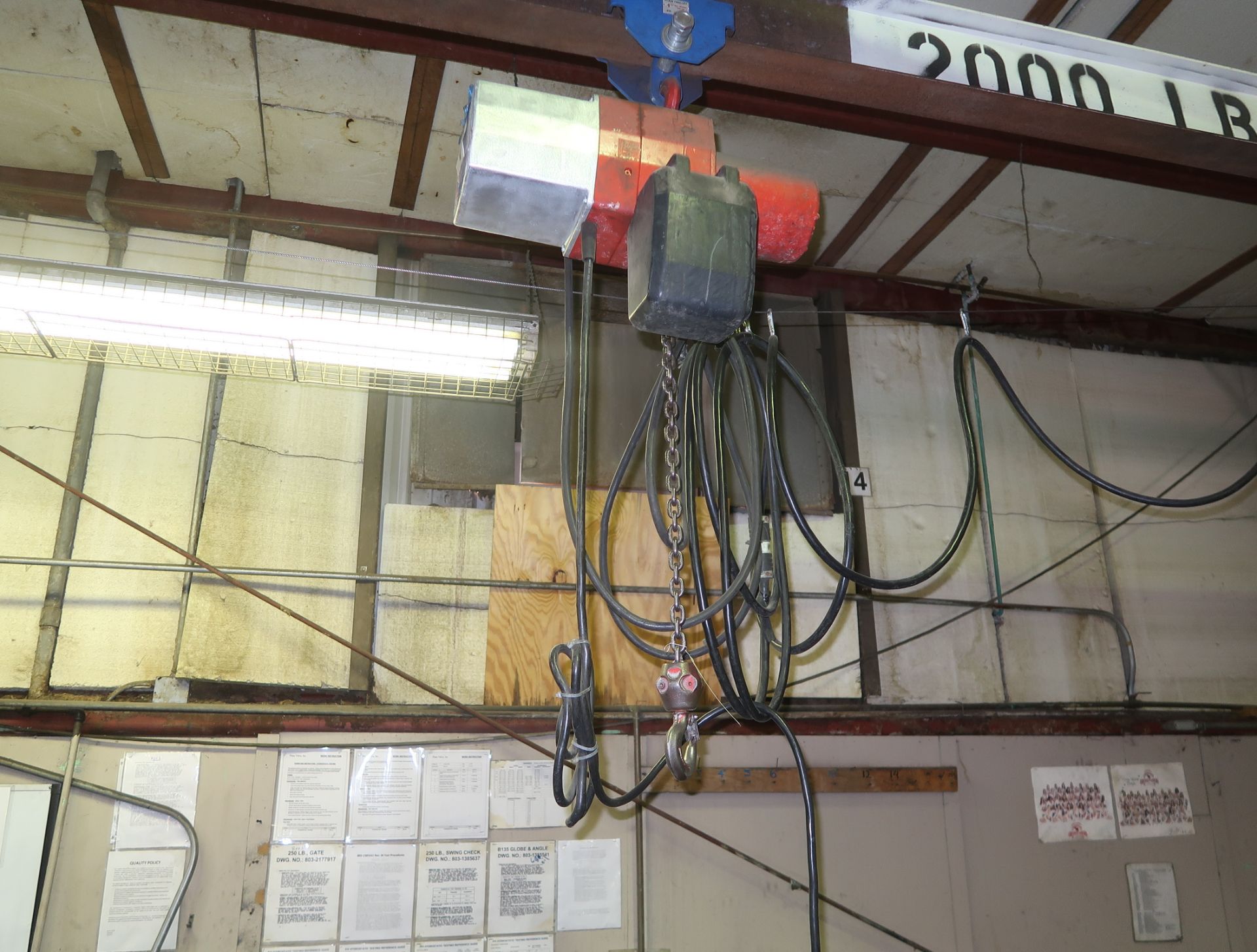 MILWAUKEE 1-TON ELECTRIC HOIST W/TROLLY