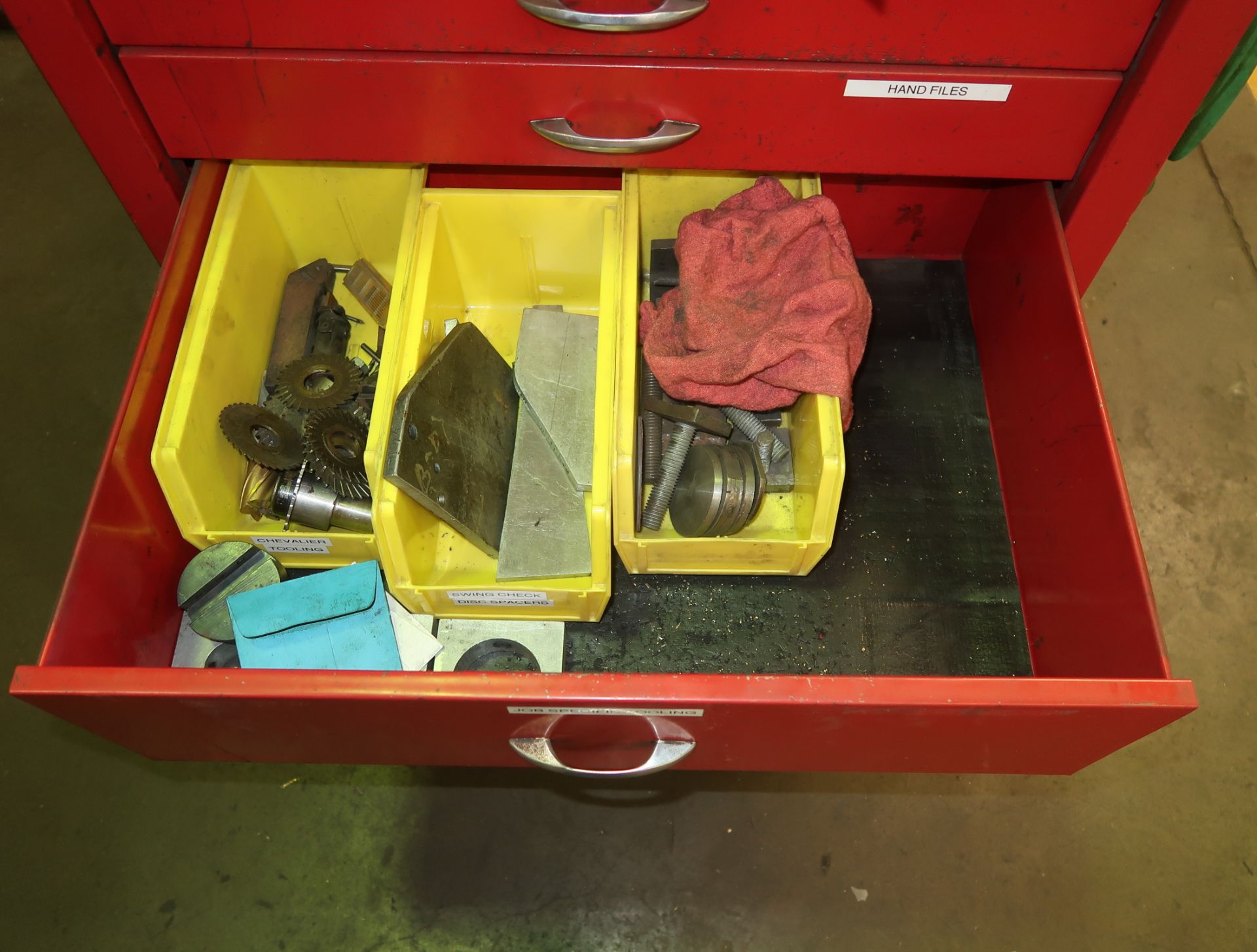 DAYTON TOOL BOX ON CASTERS W/CONTENTS - Image 4 of 4