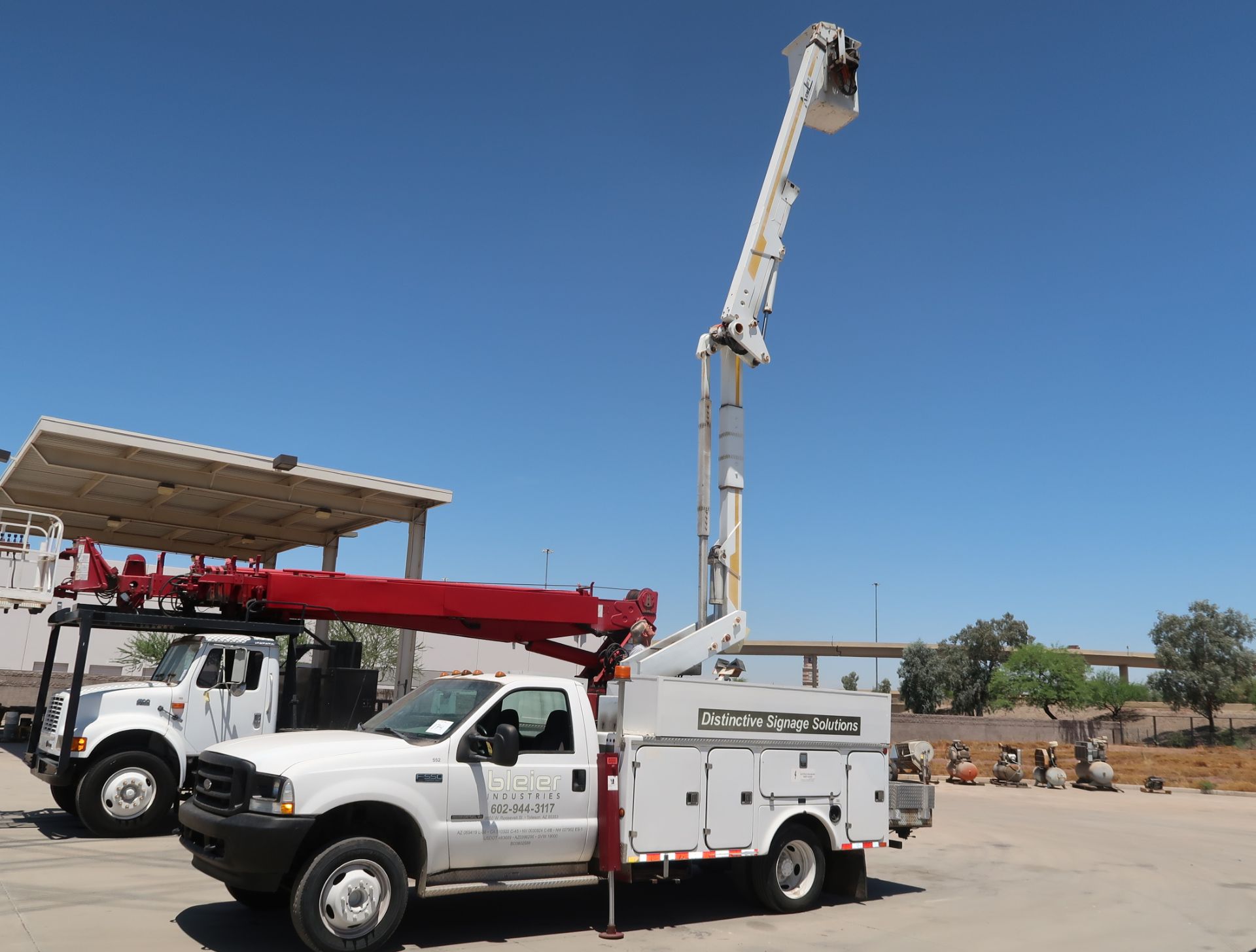 2002 FORD F550 BUCKET TRUCK, SUPER DUTY POWERSTROKE DIESEL V-8, VIN. 1FDAF56FI2EC79956 W/TG - Image 25 of 28