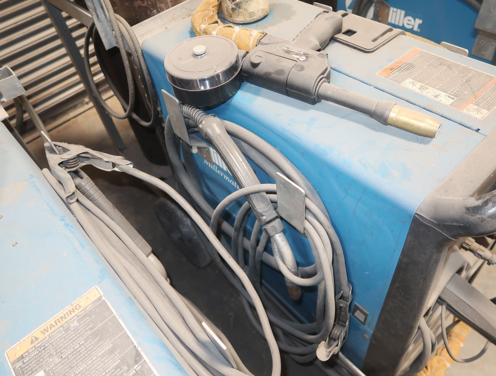 MILLER MATIC 251 WIRE WELDER W/ MILLER SPOOL 30A GUN SN. LE164855 - Image 4 of 4