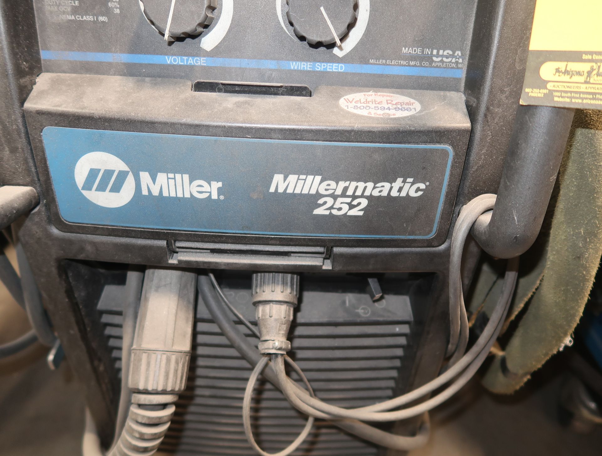 MILLER MILLERMATIC 252 WIRE WELDER W/ MILLER SPOOL GUN SN. LH290319B - Image 2 of 3