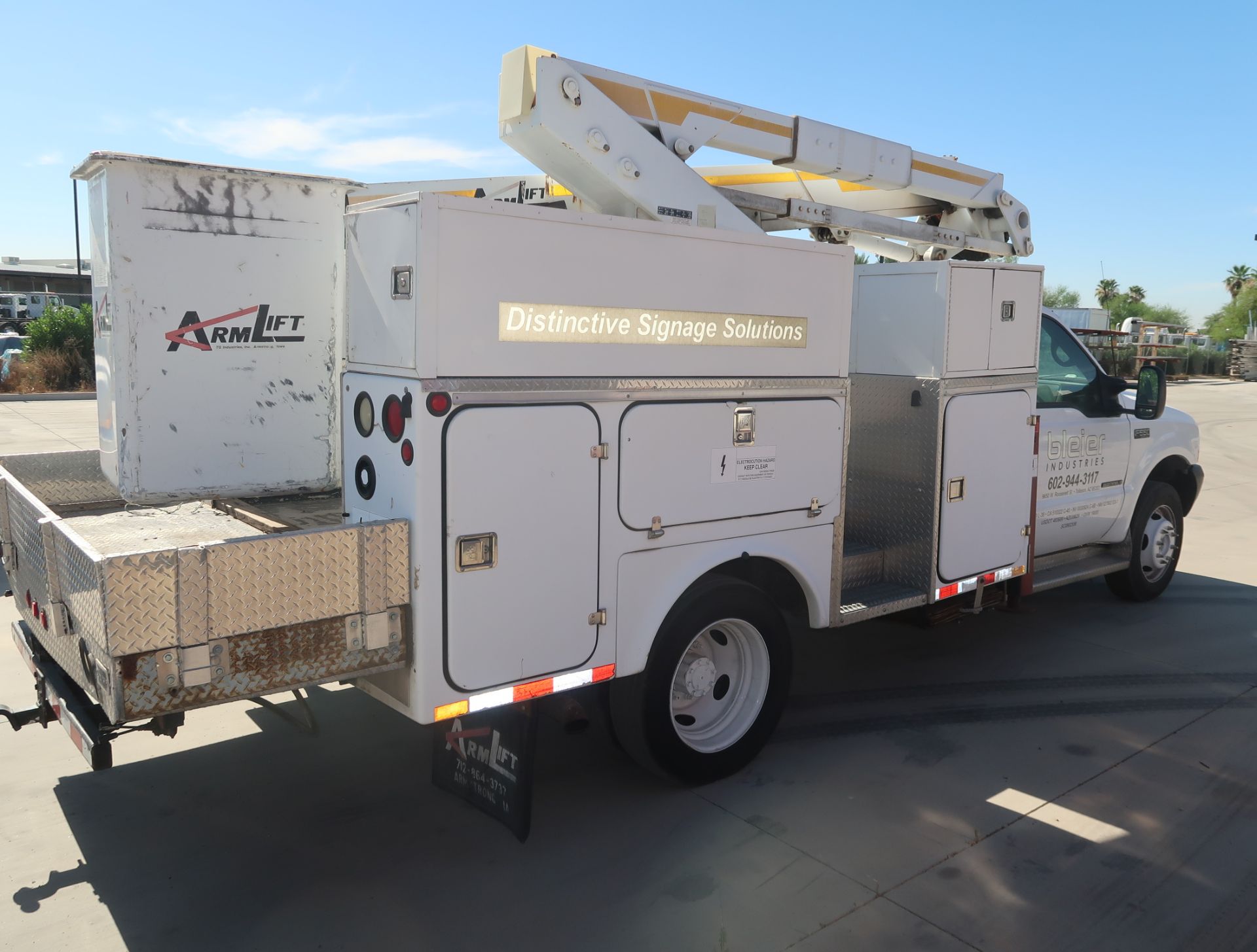 2002 FORD F550 BUCKET TRUCK, SUPER DUTY POWERSTROKE DIESEL V-8, VIN. 1FDAF56FI2EC79956 W/TG - Image 6 of 28