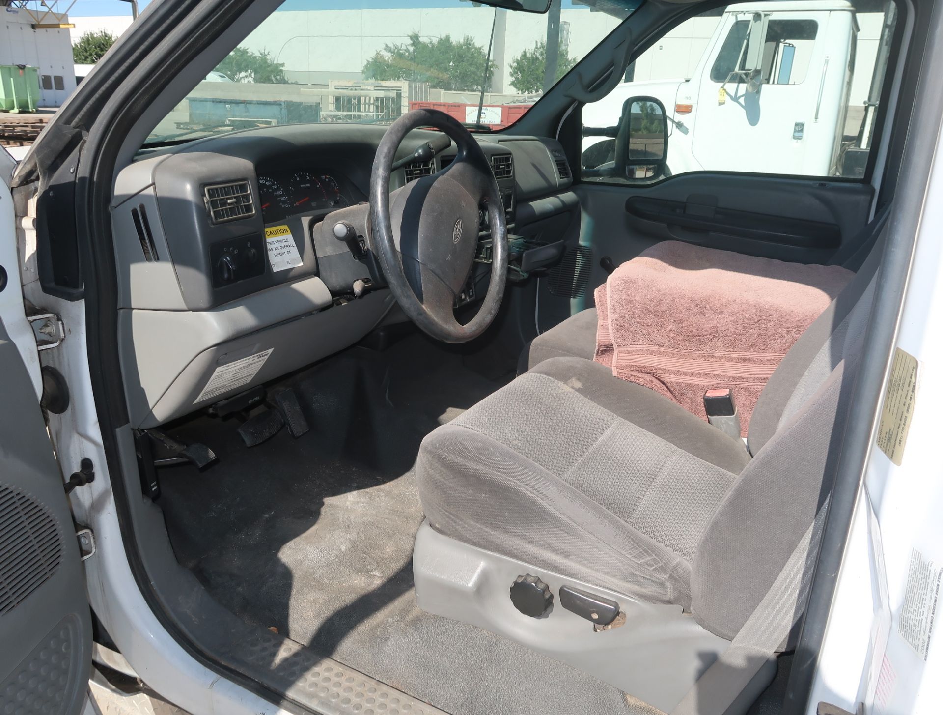 2002 FORD F550 BUCKET TRUCK, SUPER DUTY POWERSTROKE DIESEL V-8, VIN. 1FDAF56FI2EC79956 W/TG - Image 9 of 28