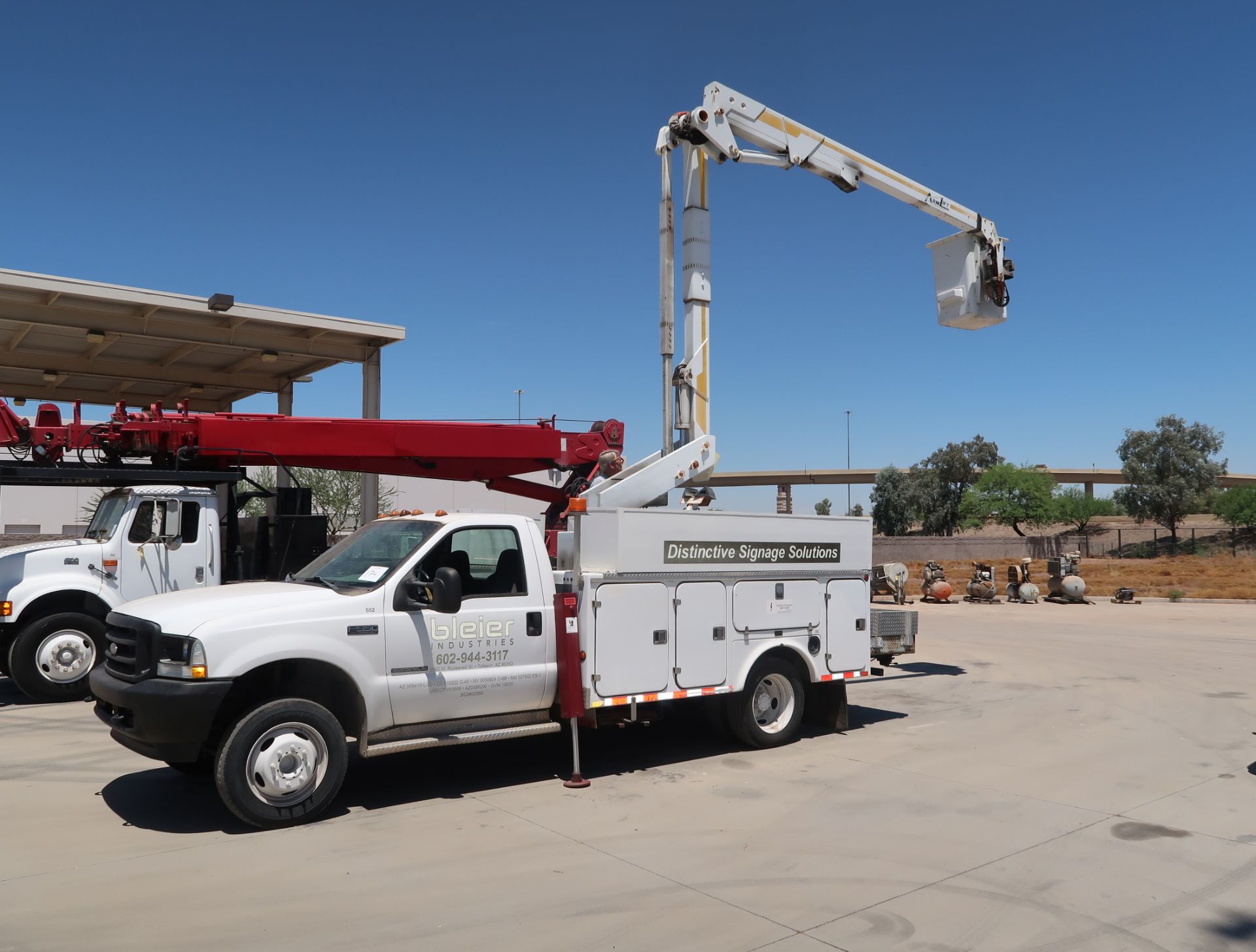 2002 FORD F550 BUCKET TRUCK, SUPER DUTY POWERSTROKE DIESEL V-8, VIN. 1FDAF56FI2EC79956 W/TG - Image 22 of 28