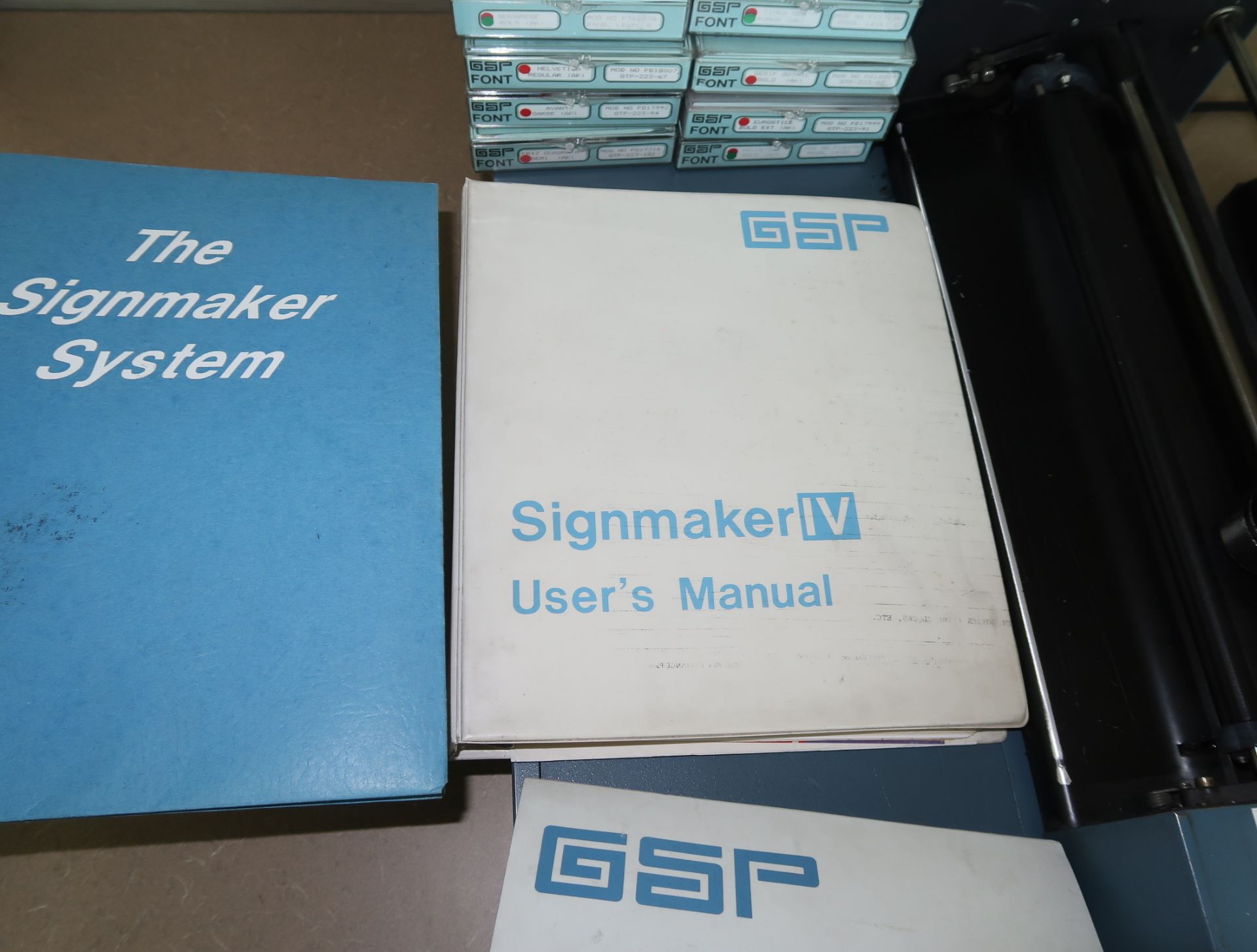 GSP GERBER SIGNMAKER IV B W/ FONTS, TYPESTYLES, MANUEL - Image 5 of 5