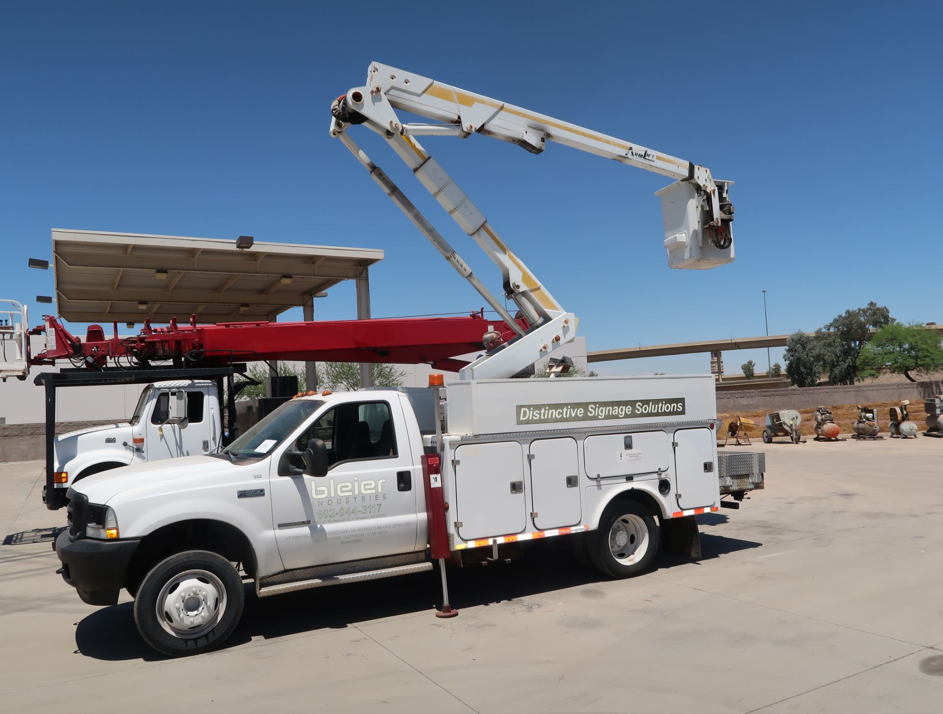 2002 FORD F550 BUCKET TRUCK, SUPER DUTY POWERSTROKE DIESEL V-8, VIN. 1FDAF56FI2EC79956 W/TG - Image 20 of 28