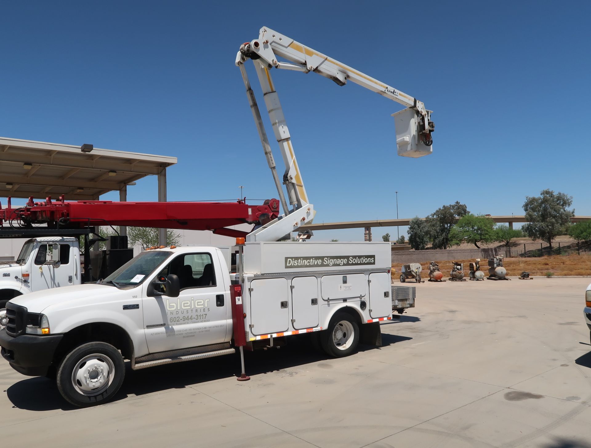 2002 FORD F550 BUCKET TRUCK, SUPER DUTY POWERSTROKE DIESEL V-8, VIN. 1FDAF56FI2EC79956 W/TG - Image 21 of 28