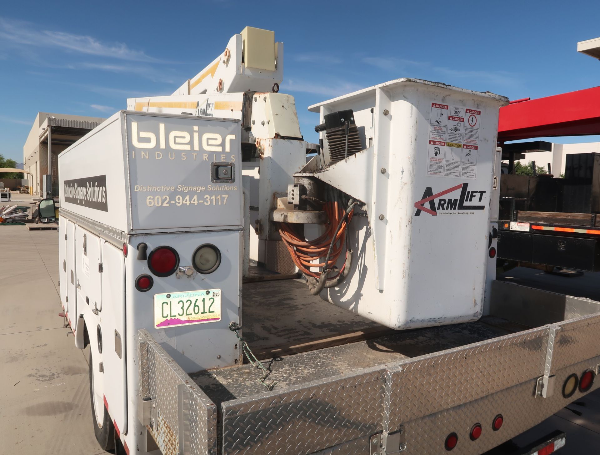 2002 FORD F550 BUCKET TRUCK, SUPER DUTY POWERSTROKE DIESEL V-8, VIN. 1FDAF56FI2EC79956 W/TG - Image 3 of 28