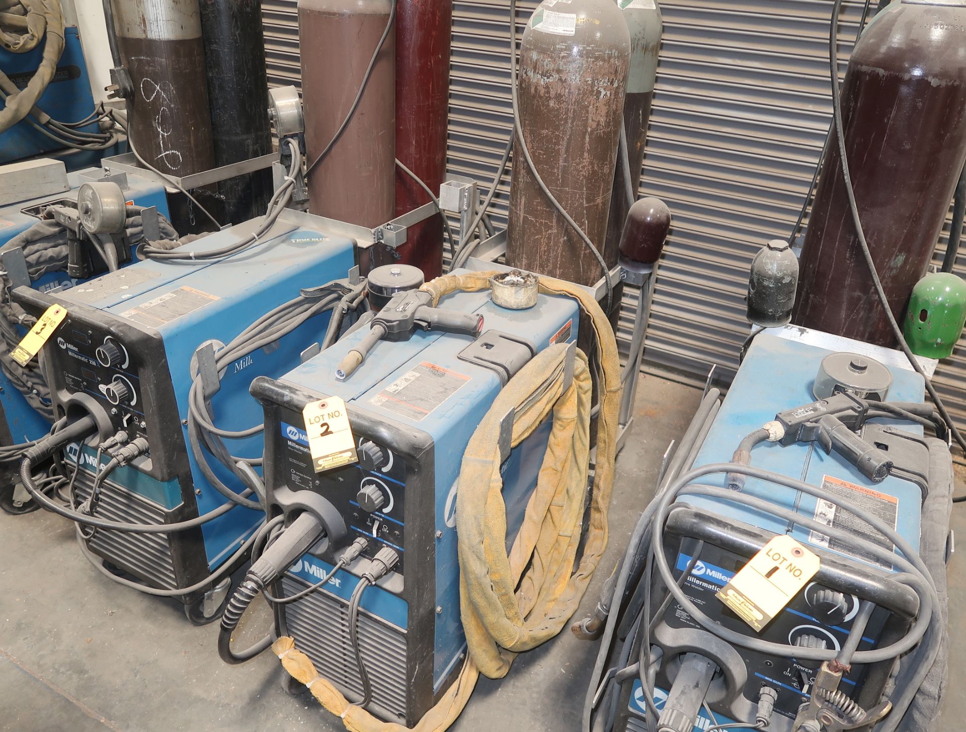 MILLER MATIC 251 WIRE WELDER W/ MILLER SPOOL 30A GUN SN. LE164855