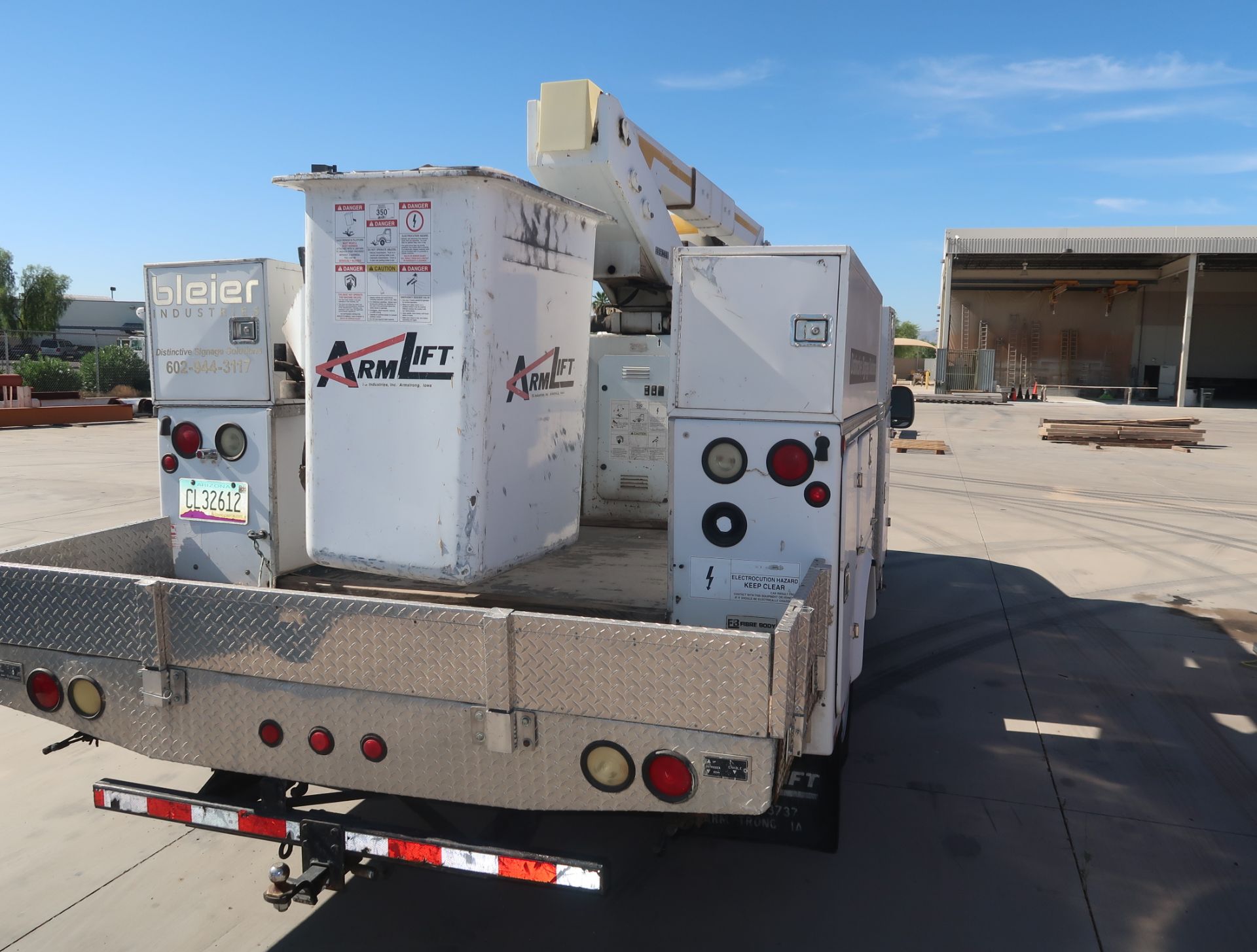 2002 FORD F550 BUCKET TRUCK, SUPER DUTY POWERSTROKE DIESEL V-8, VIN. 1FDAF56FI2EC79956 W/TG - Image 5 of 28