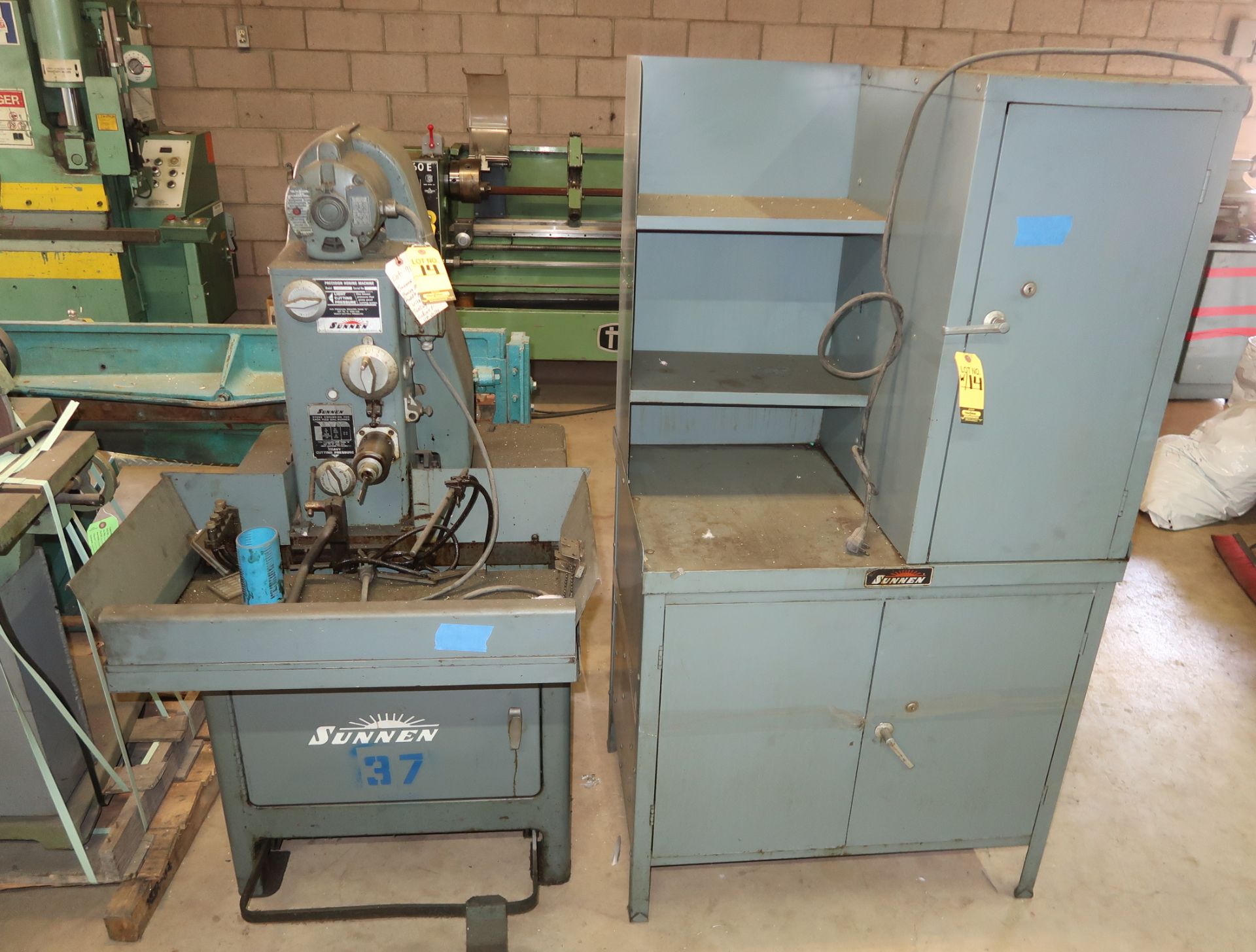 SUNNEN PRECISION HONING MACHINE MDL MBB-1660SN. 83782 W/ MANDRELS & CABINET