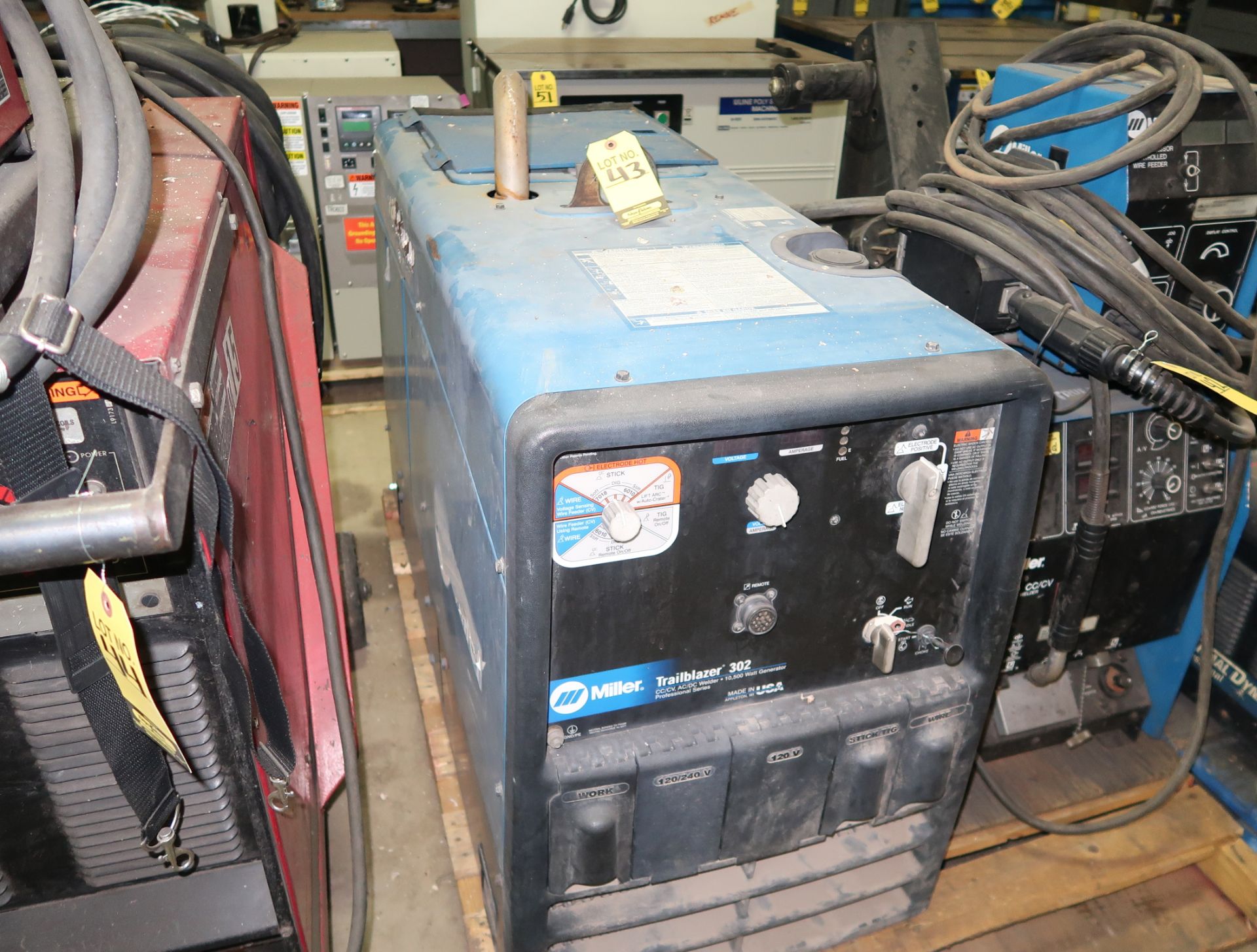 MILLER TRAILBLAZER 302 CC/CV AC/DC WELDER (GAS OPERATED)