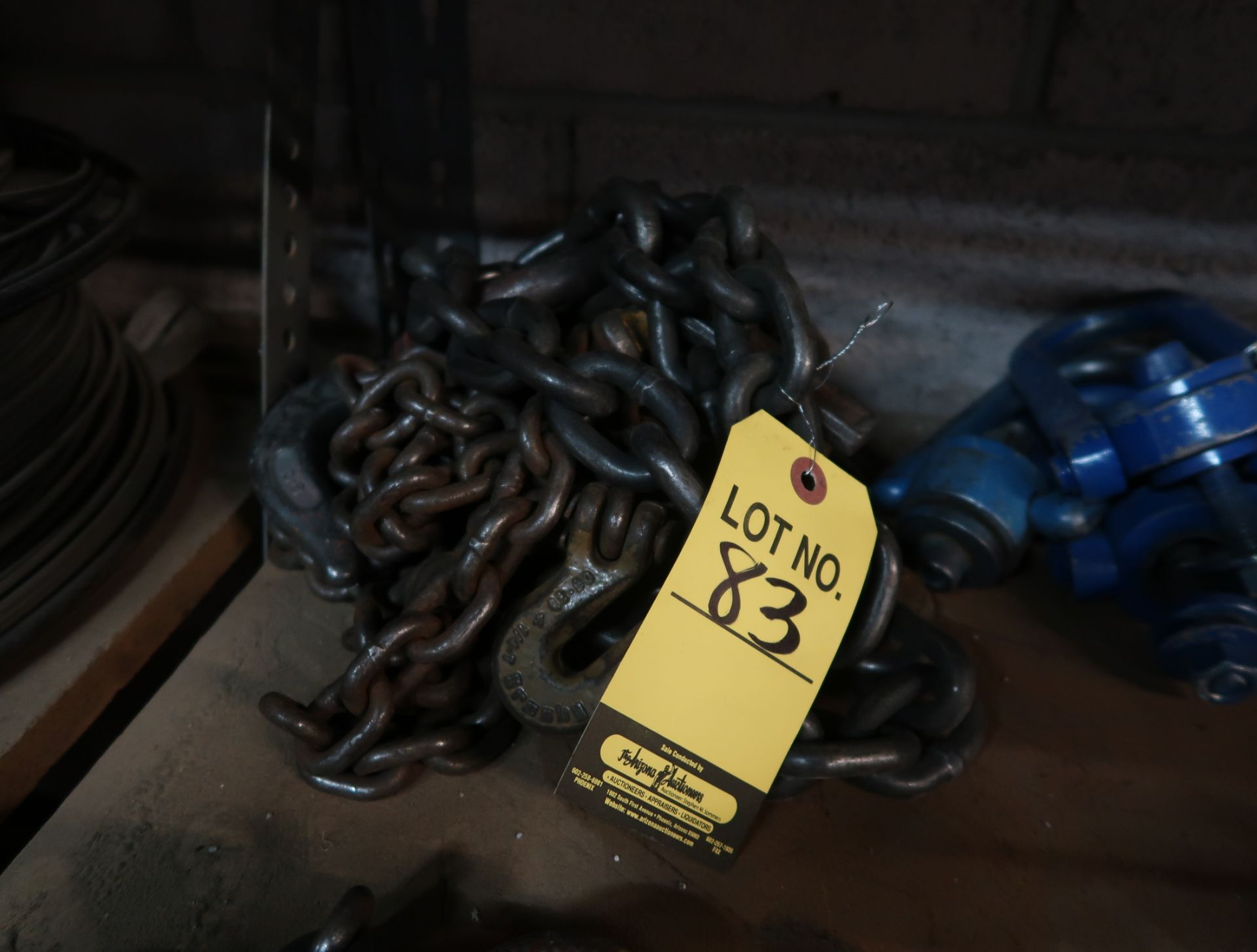 CHAINS W/ TOW HOOK