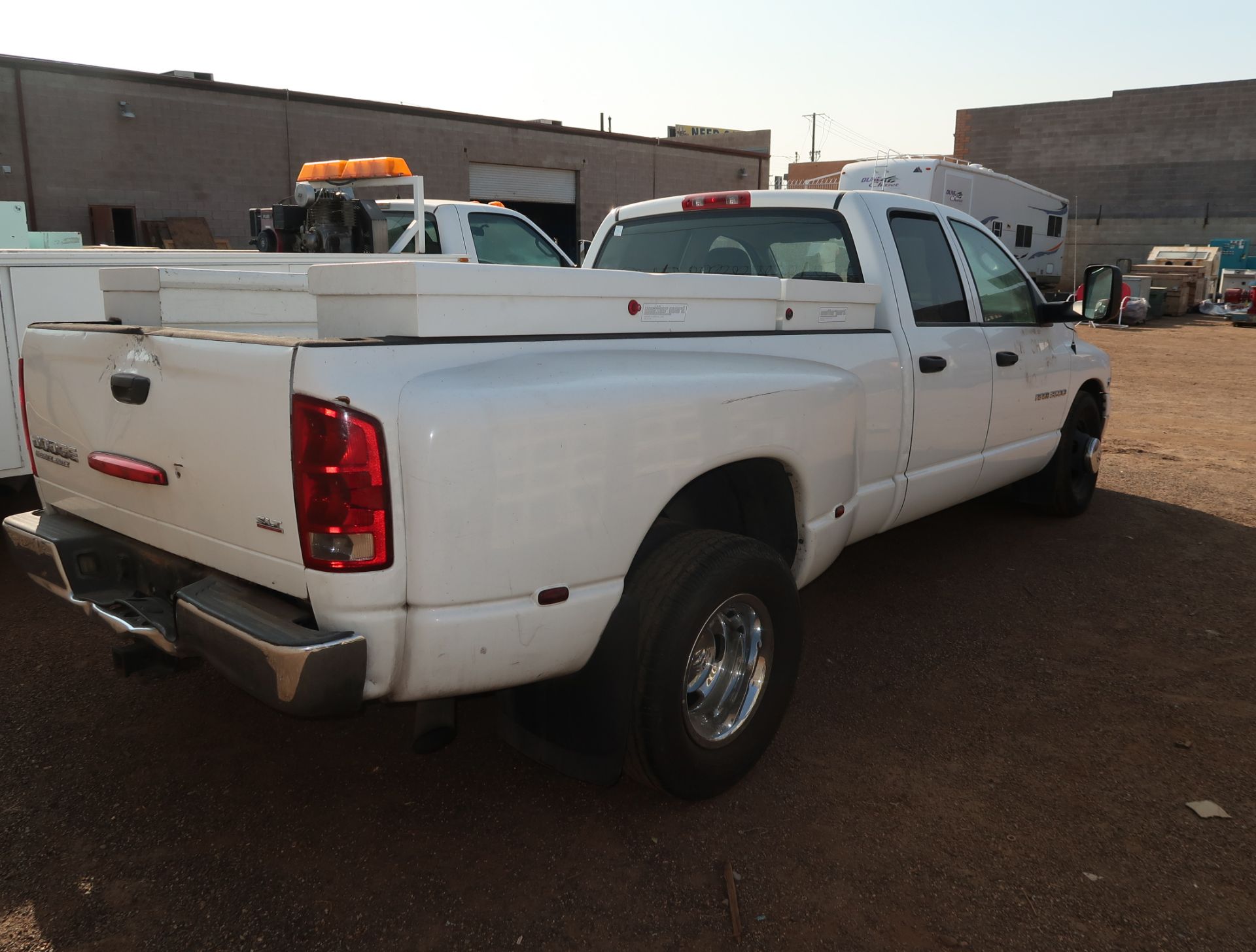 2004 DODGE RAM 3500 SLT CUMMINS TURBO DIESEL DUALLY W/ TOOL BOXES VIN. 3D7MA48C44G200794 MI. 62,127 - Image 3 of 6