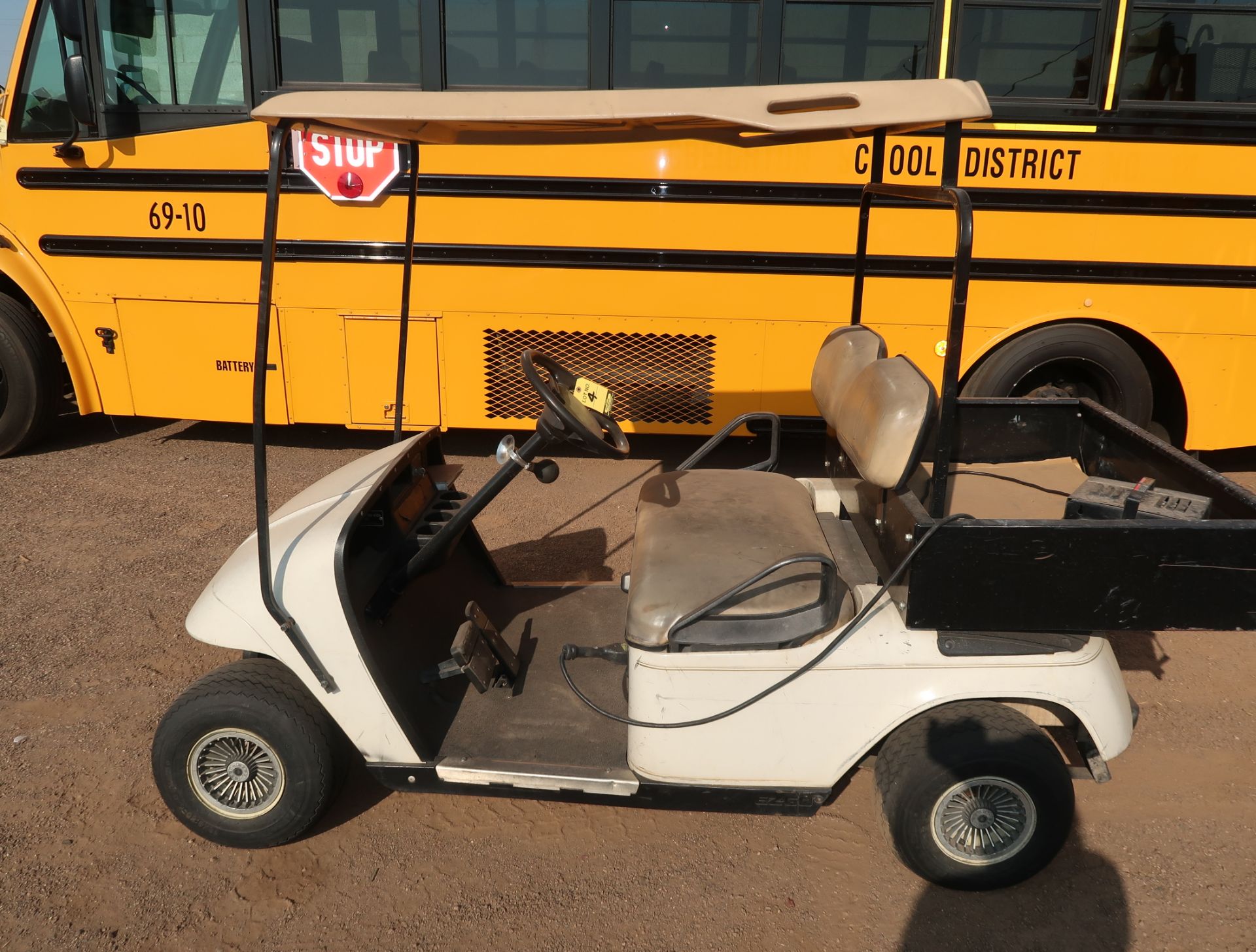 TEXTRON EZGO YR GOLFCART W/ CHARGER & UTILITY BED