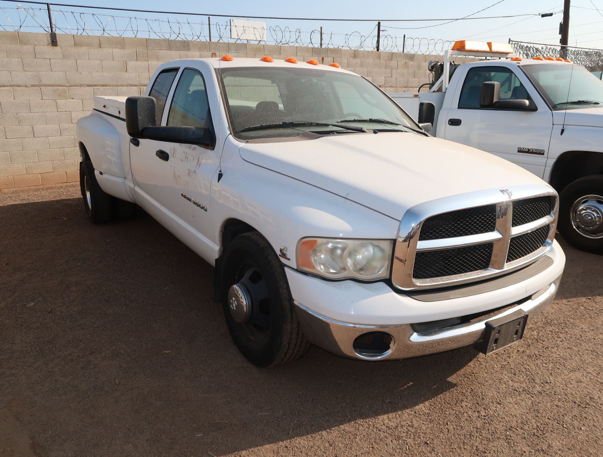 2004 DODGE RAM 3500 SLT CUMMINS TURBO DIESEL DUALLY W/ TOOL BOXES VIN. 3D7MA48C44G200794 MI. 62,127 - Image 2 of 6