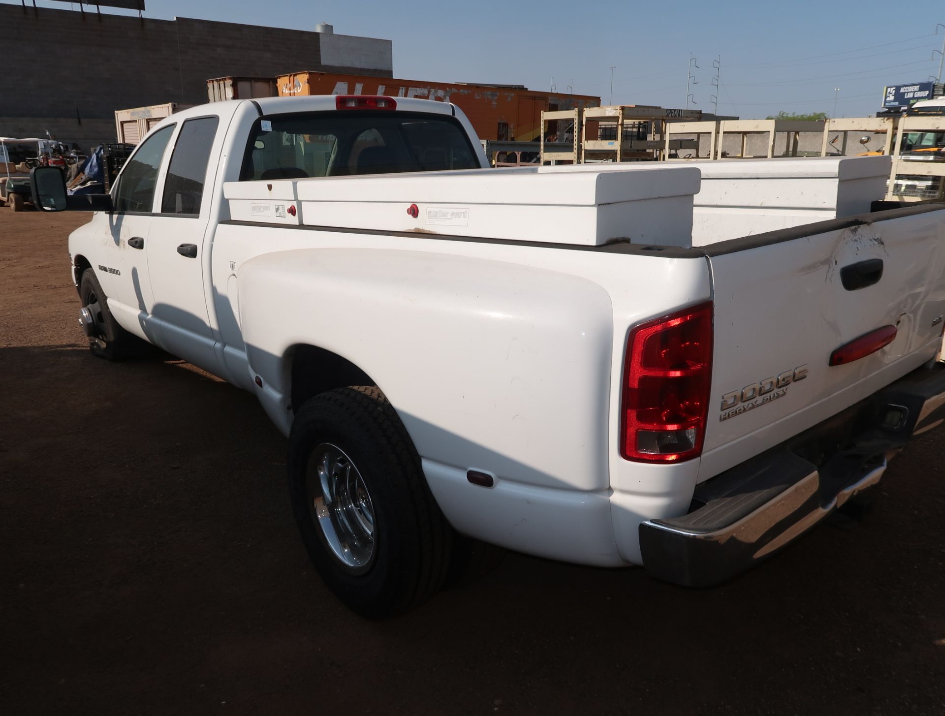 2004 DODGE RAM 3500 SLT CUMMINS TURBO DIESEL DUALLY W/ TOOL BOXES VIN. 3D7MA48C44G200794 MI. 62,127 - Image 4 of 6