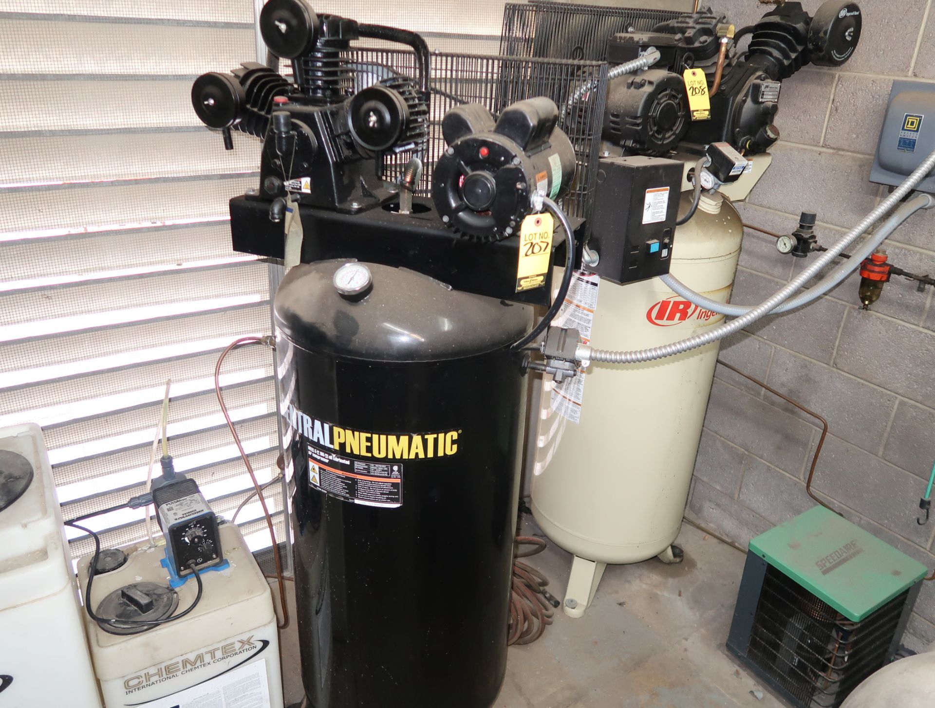 CENTRAL PNEUMATIC 60GAL AIR COMPRESSOR