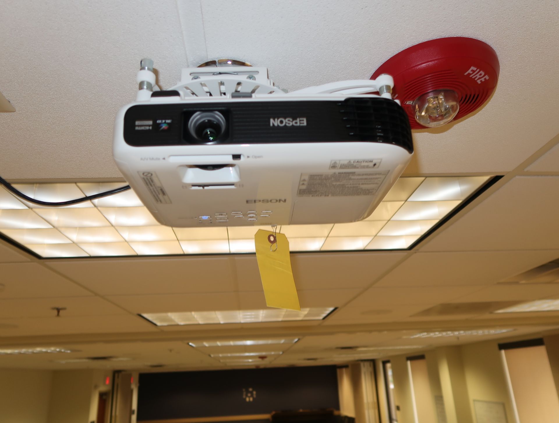 EPSON VSE45 PROJECTOR - Image 2 of 2