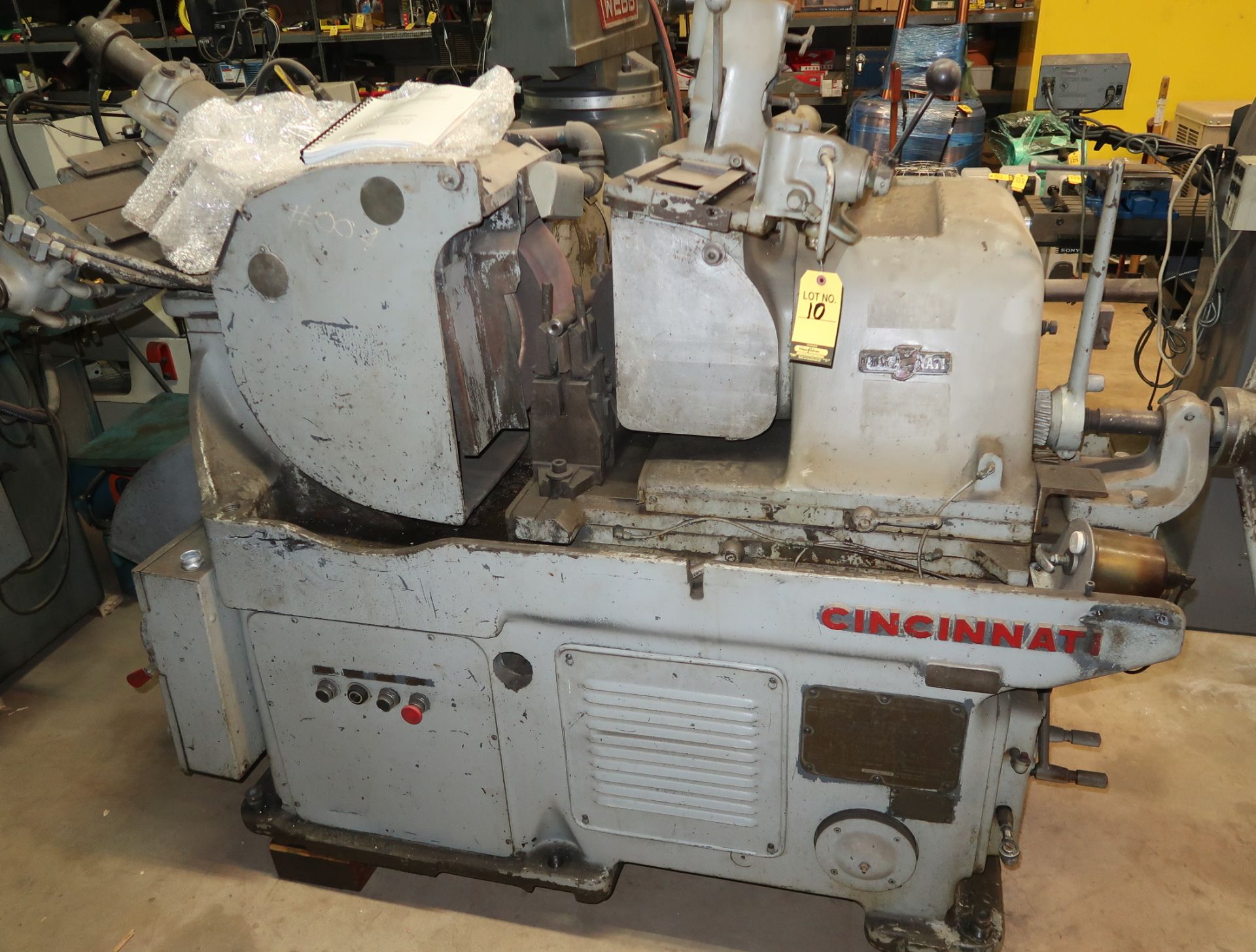 CINCINNATI No. 2 CENTERLESS GRINDER SN. 2M2HZF-22