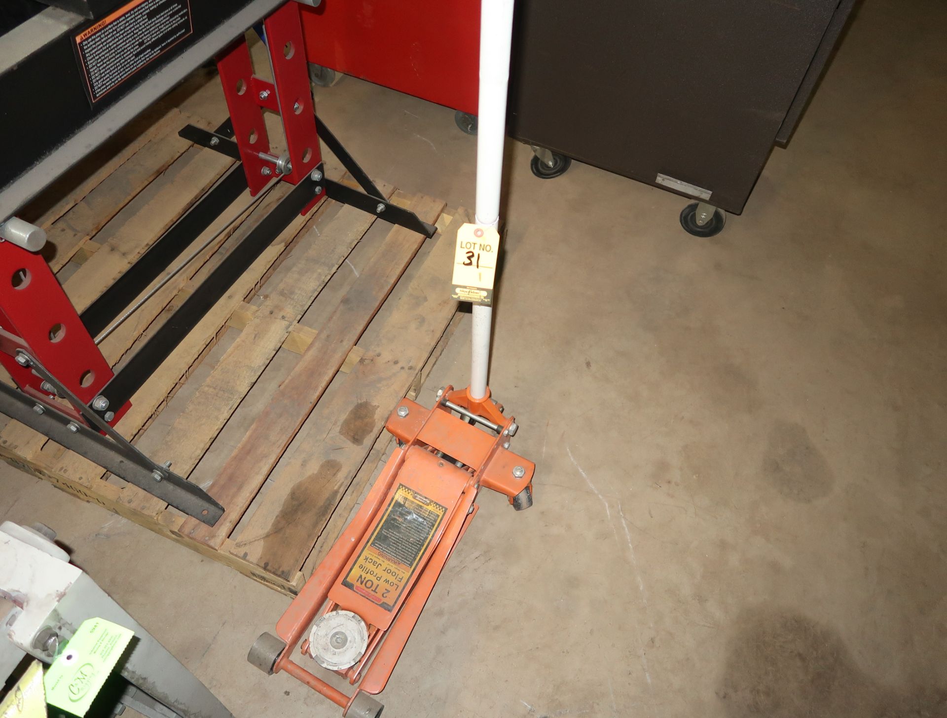 2-TON LOW PROFILE FLOOR JACK