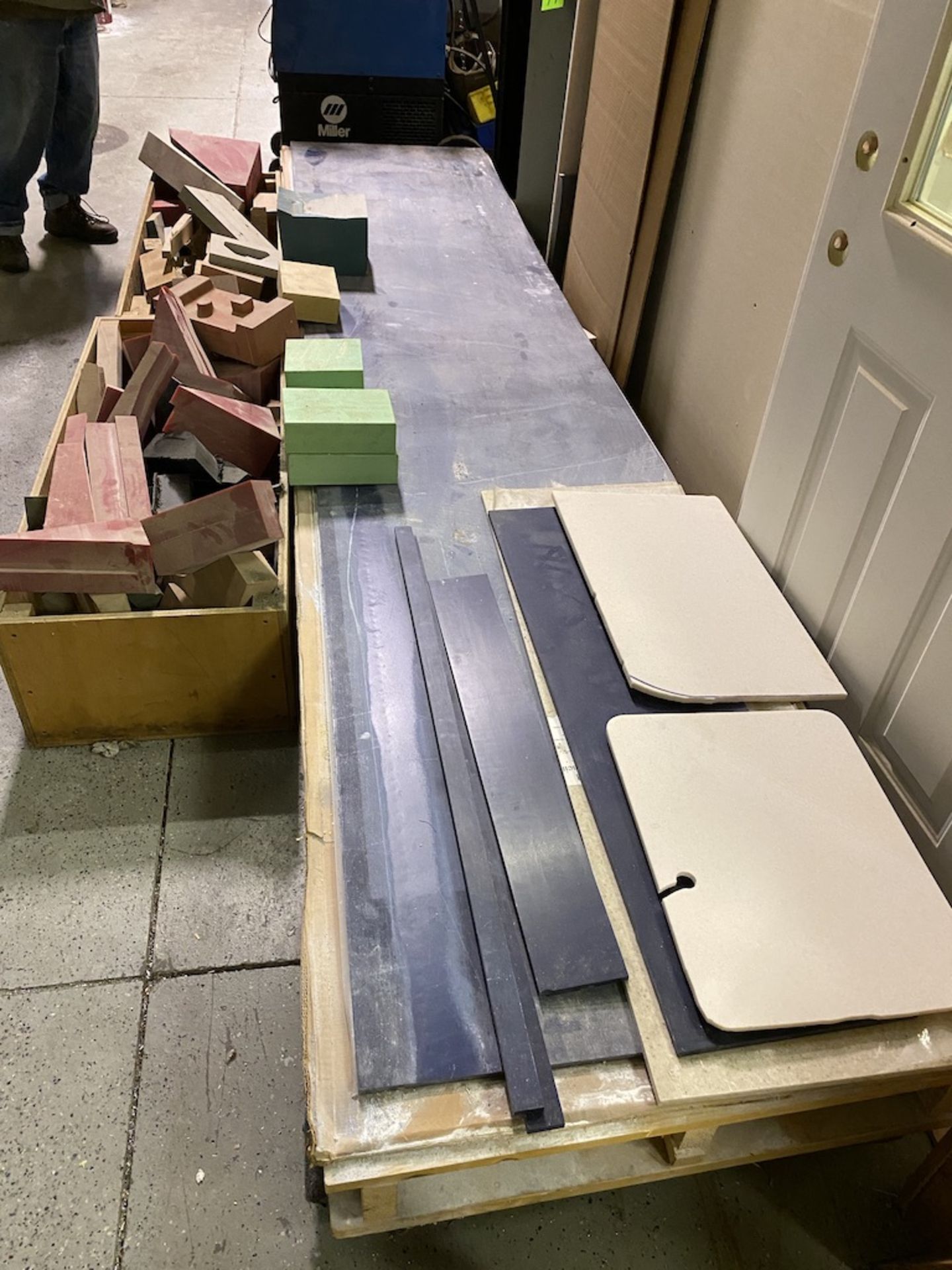 lot of plastic and wood for mold making - Image 3 of 4