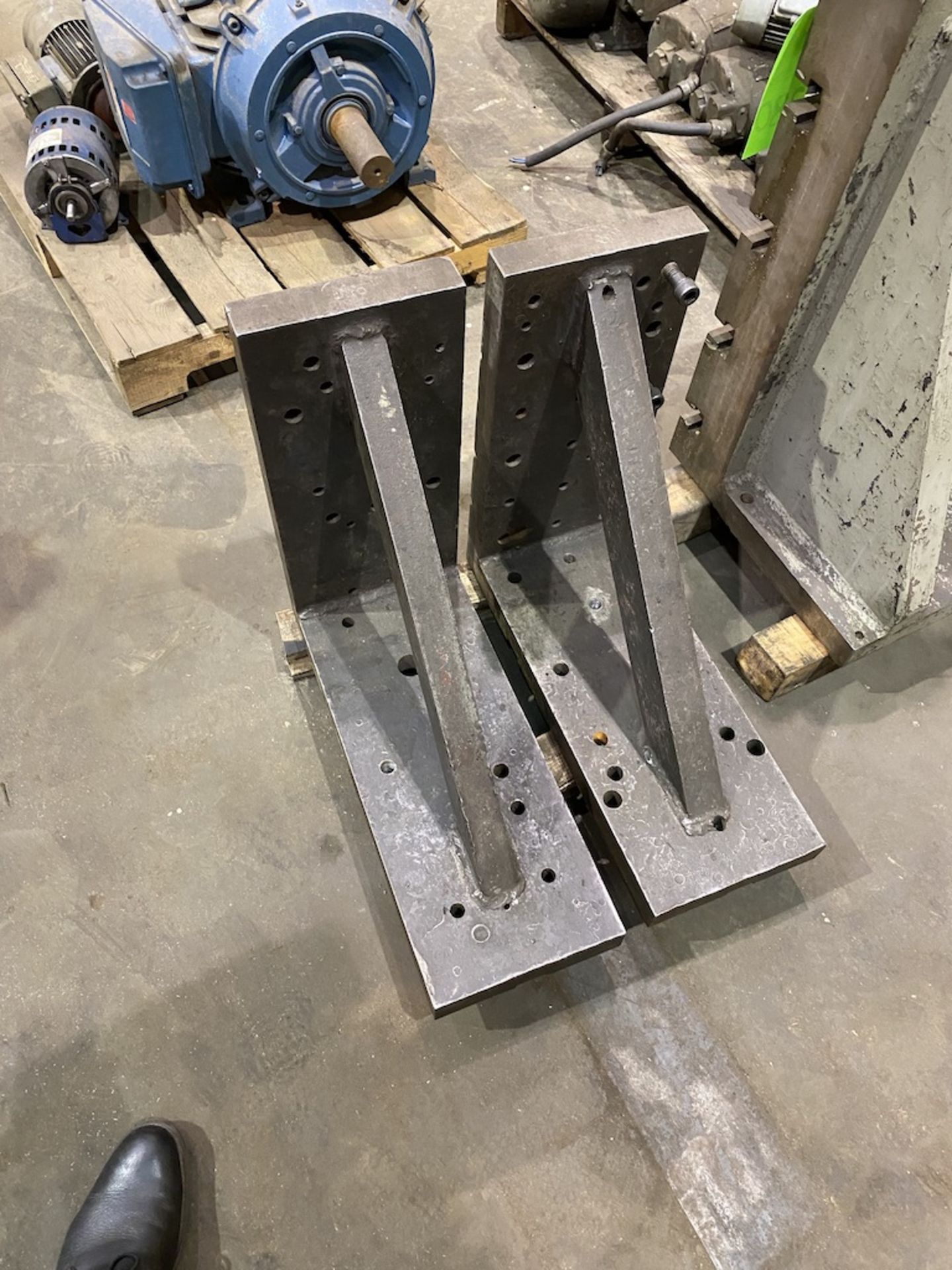 Set of machined Angle plates, 8-1/2" w x 20" high x 22" fb, - Image 2 of 2