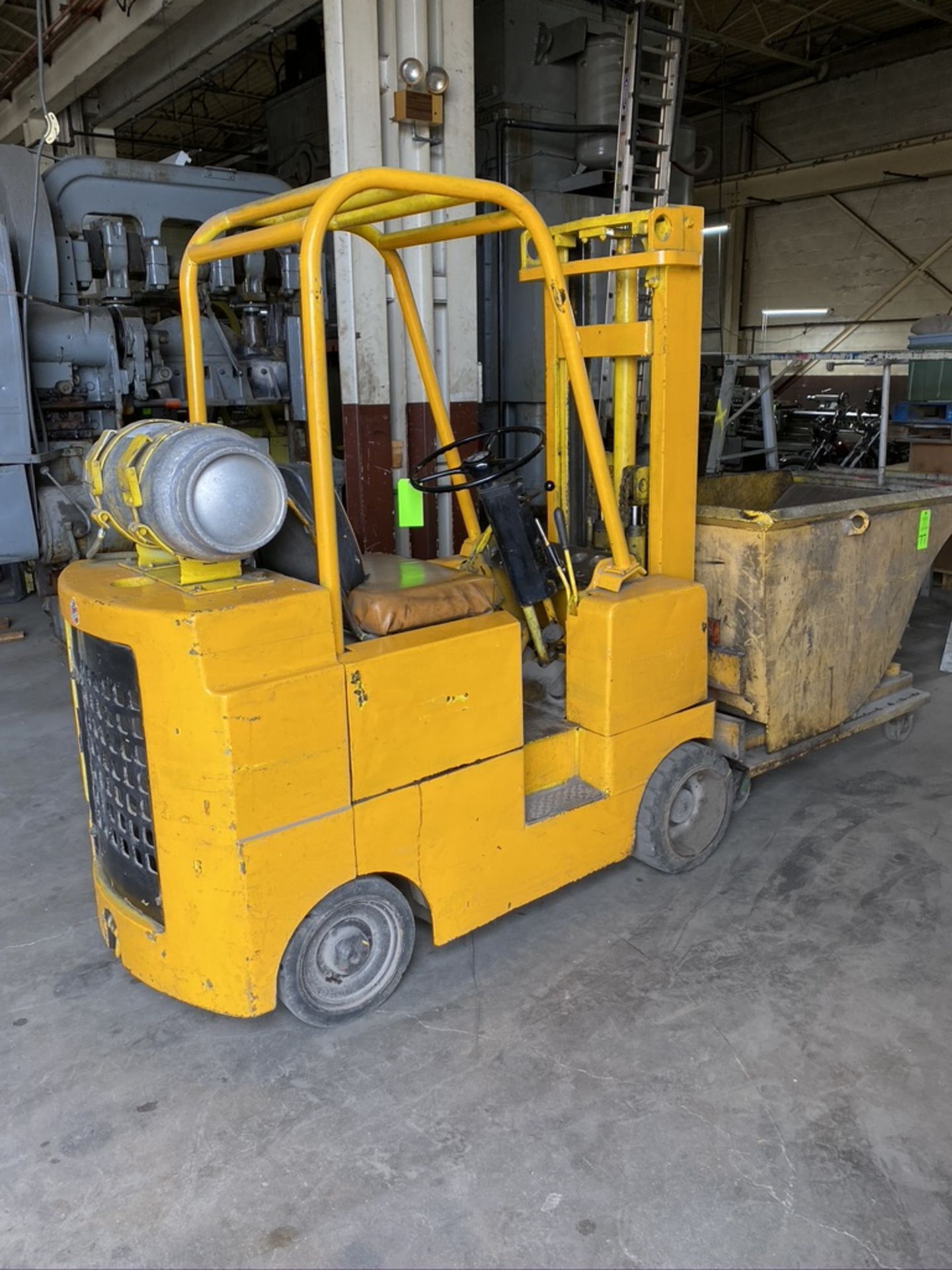 6000 Lbs Allis Chalmers fork Truck .LPG - Image 3 of 3