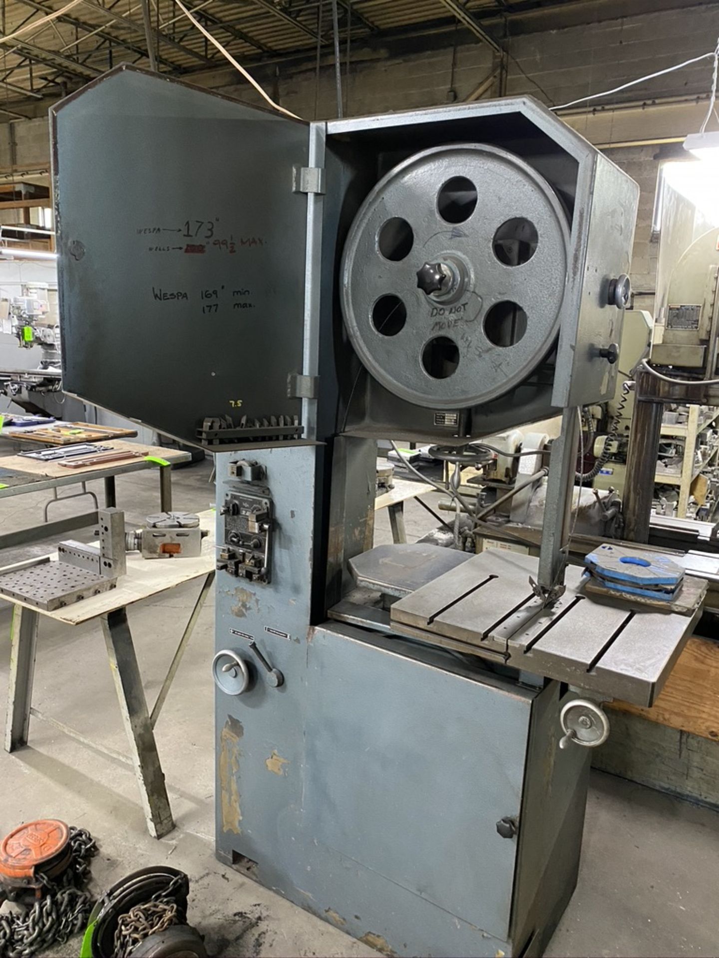 Wespa vertical metal band saw model AS6