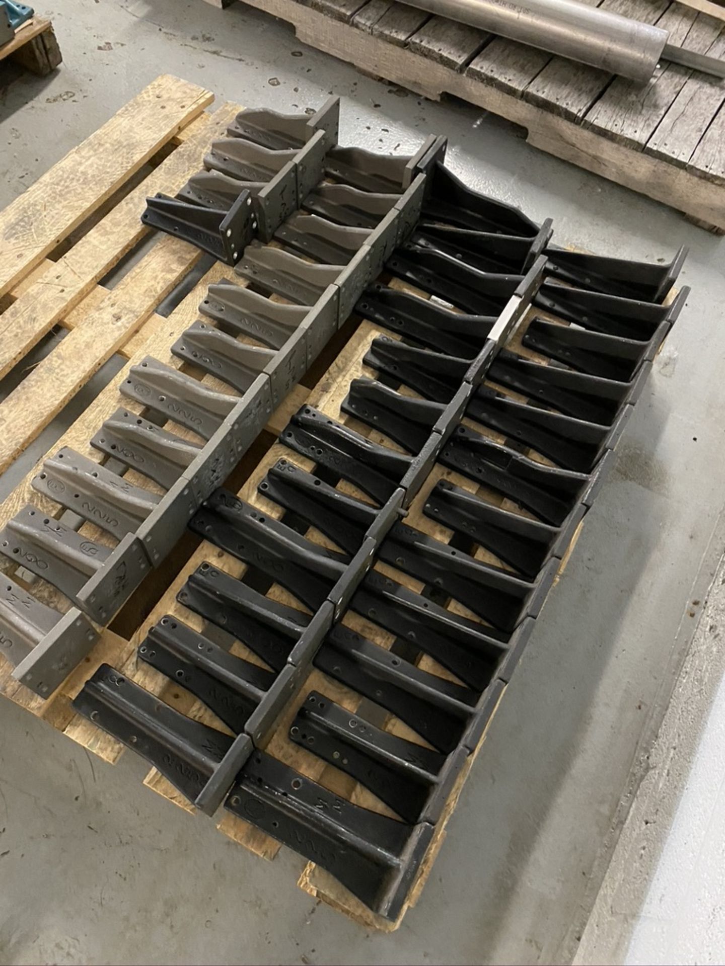 Skid of metal brace fixtures - Image 2 of 3