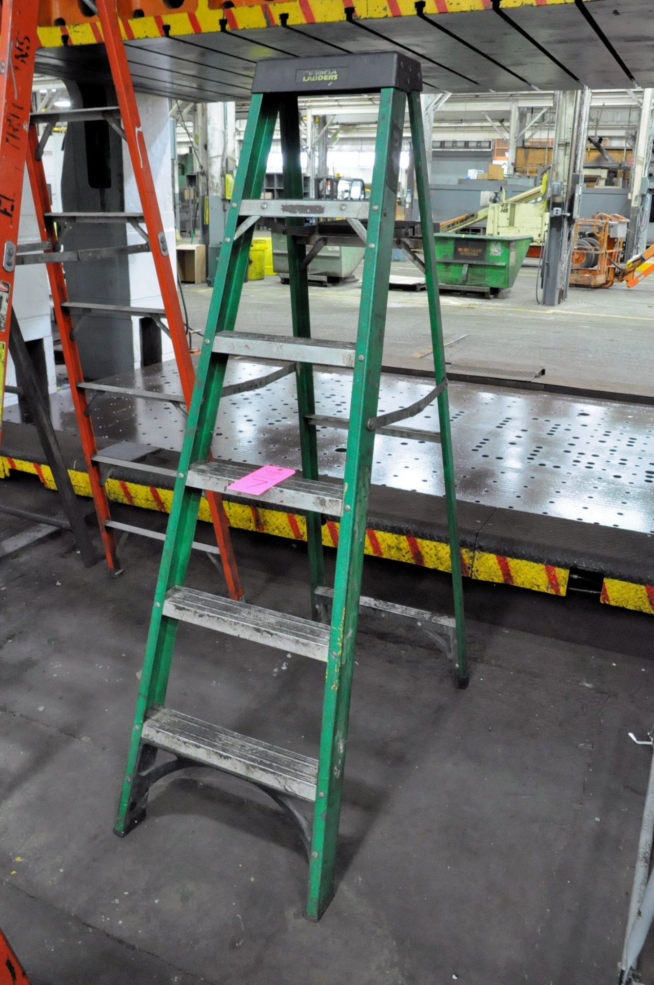 Lot-(3) 6' and (1) 5' Fiberglass Step Ladders - Bild 4 aus 5