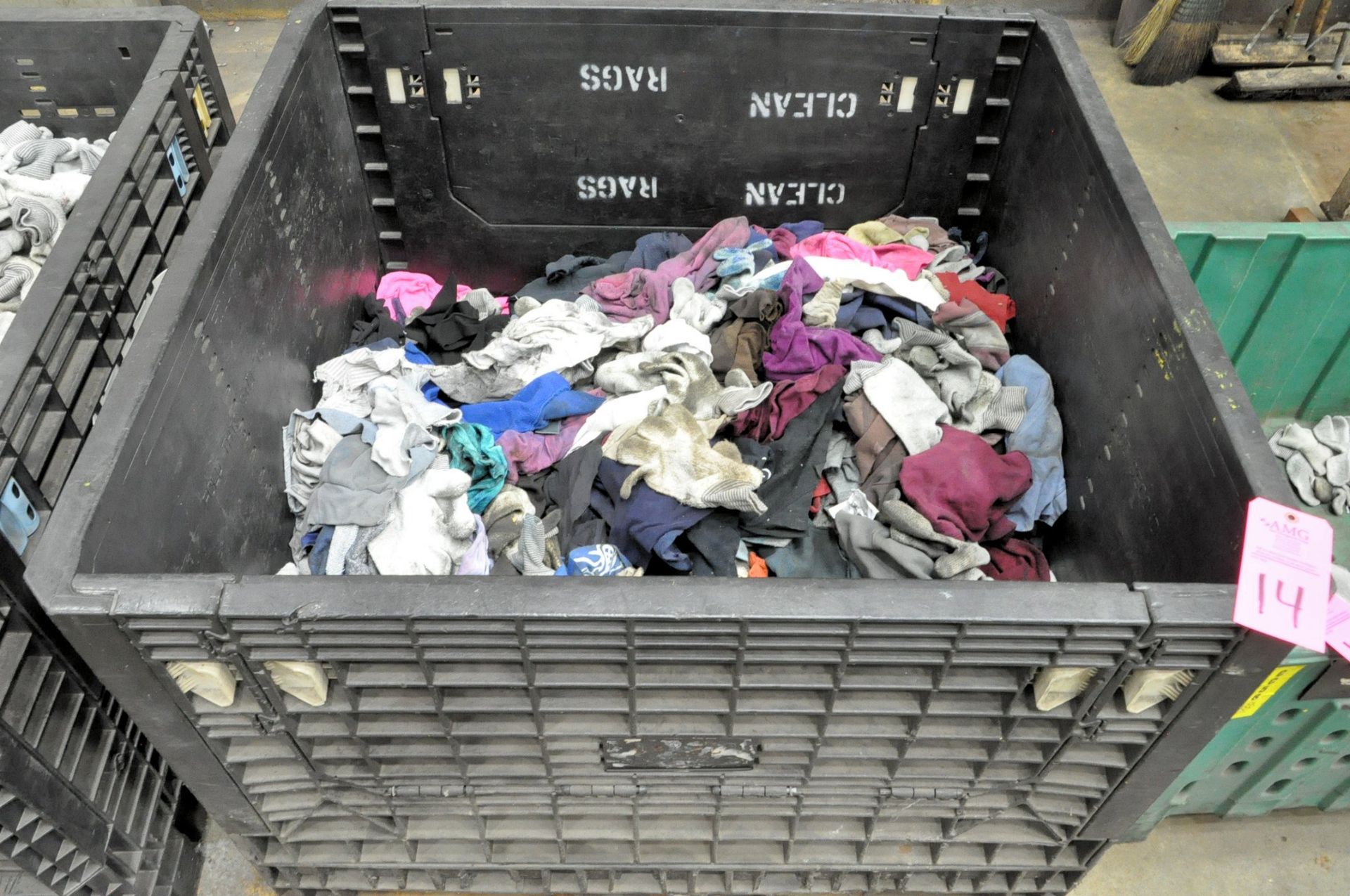 Lot-Clean Gloves and Rags in (2) Collapsible Tubs with (2) Extra Plastic Tubs and (1) Maintenance - Bild 3 aus 6