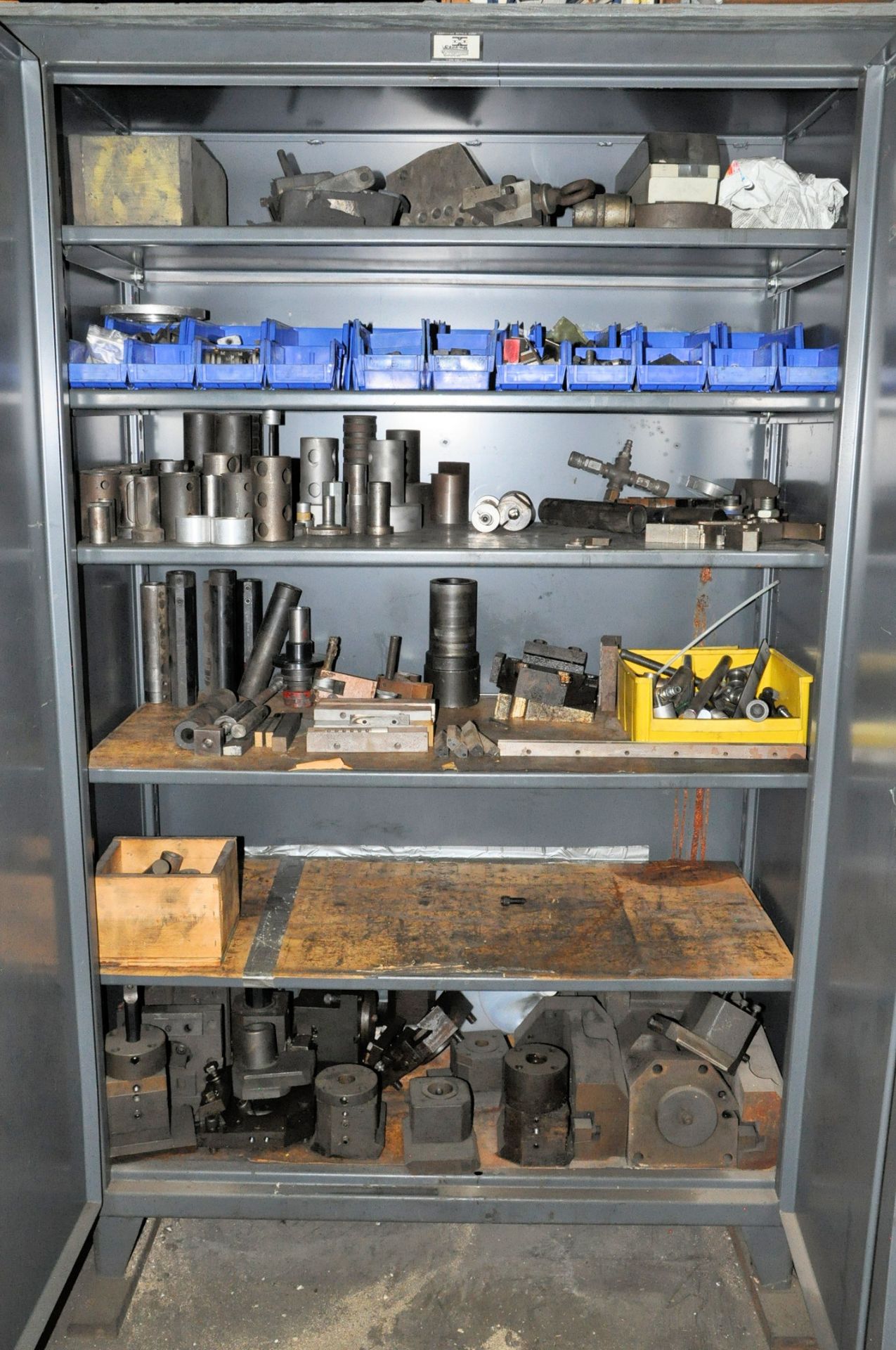 Lot-Cincinnati Chucker Tooling with Strong Hold Cabinet and (2) Stands, (Tool Room), (Pink Tag) - Bild 2 aus 2