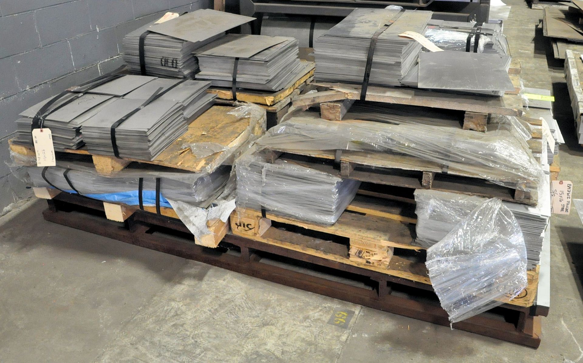 Lot-Misc. Sheet Metal Stock Cutoffs on (1) Steel Pallet, (Warehouse Room), (Yellow Tag) - Bild 2 aus 2