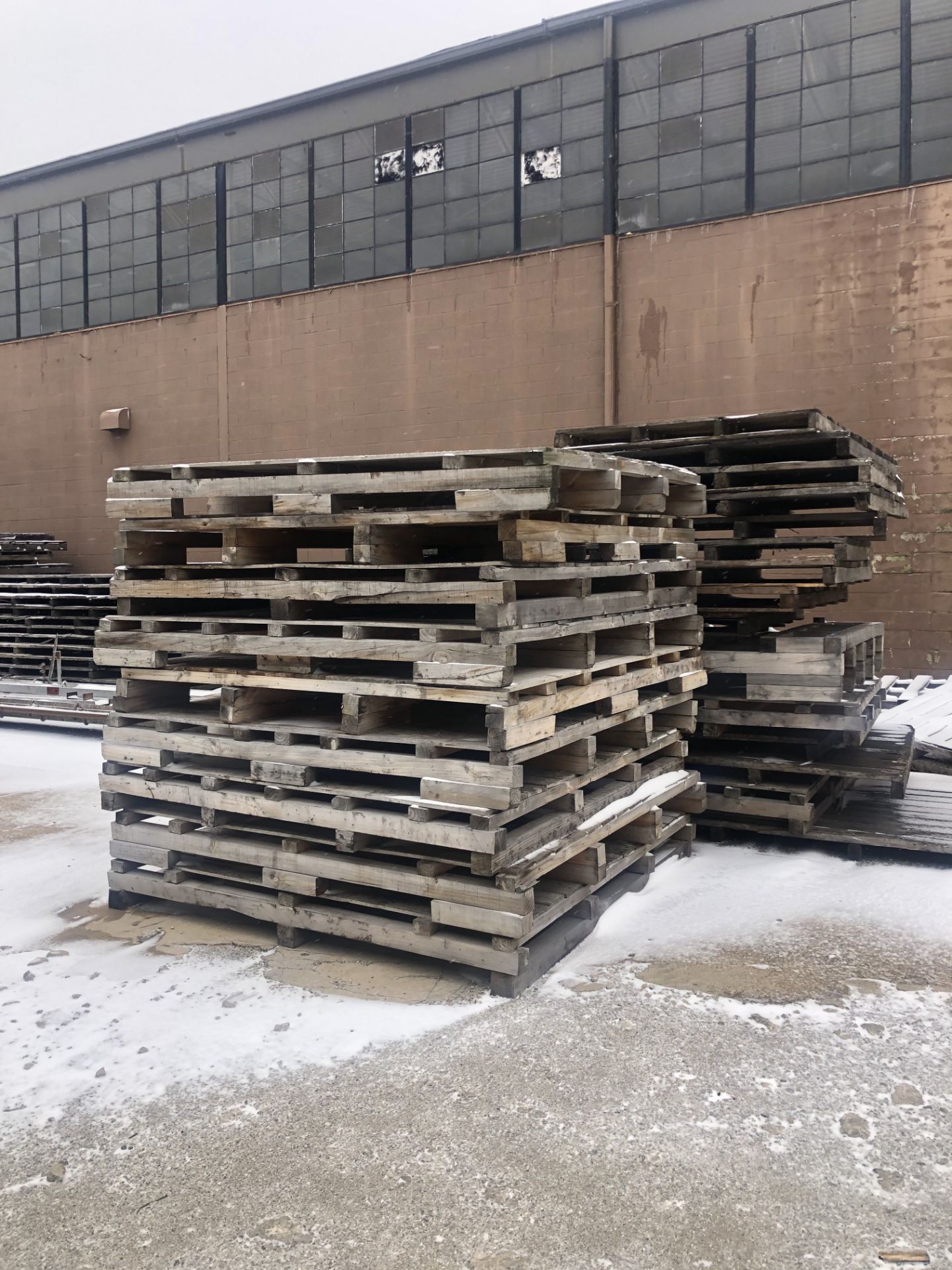 Lot of wood pallets (Outside) - (Green tag) - Image 6 of 7