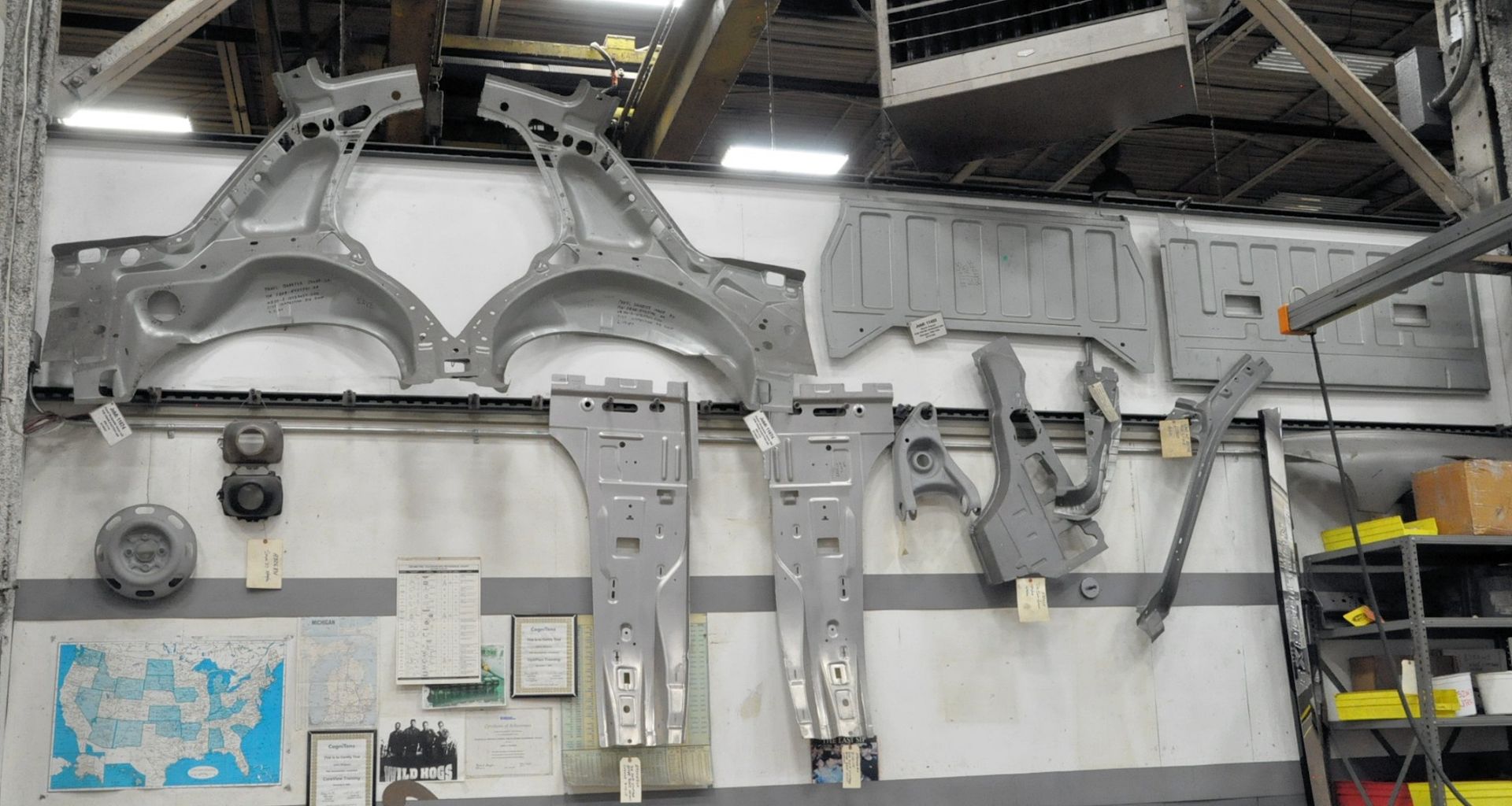 Lot-Body Panels and Stampings on (1) Wall in Pattern Shop, Press Line Bay, Warehouse Wall and CMM In - Bild 7 aus 12