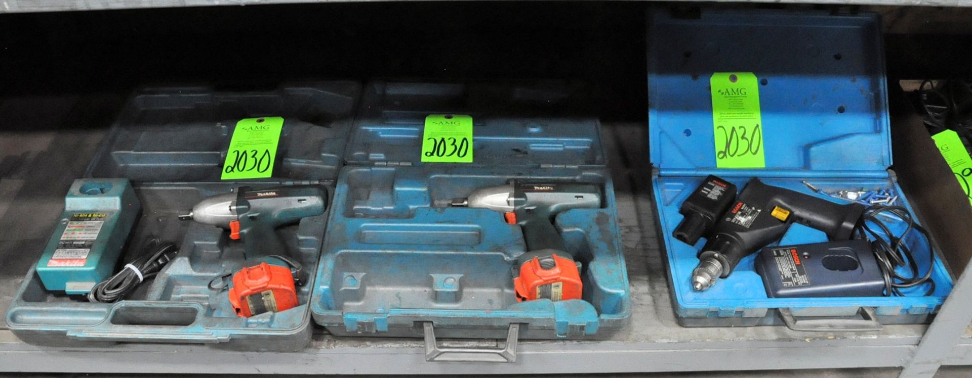 Lot-(1) Bosch 7.2-Volt Cordless Drill with (1) Battery, Charger and Case, (2) Makita 12-Volt Cordles