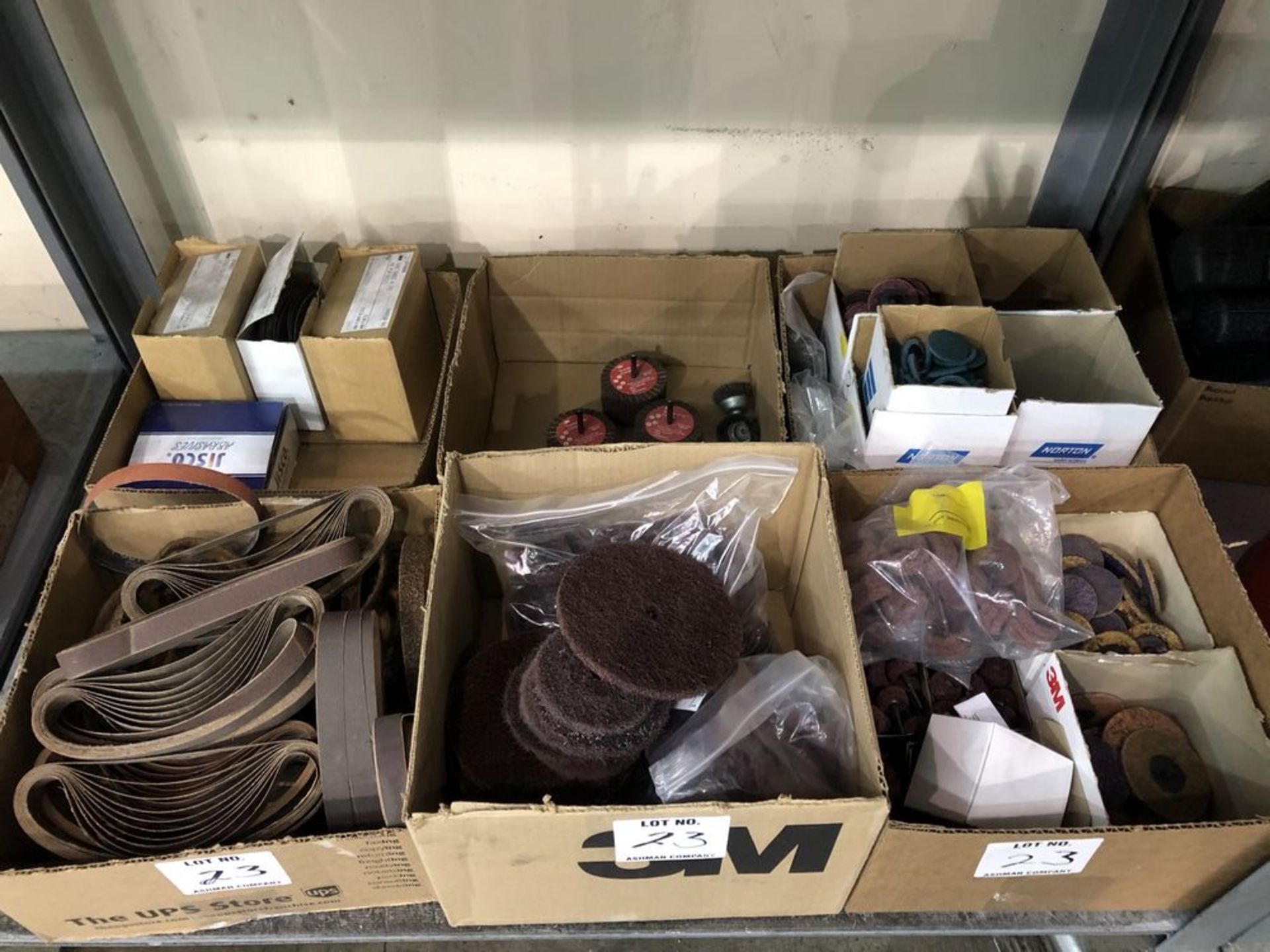 Lot: Large lot of misc. abrasives