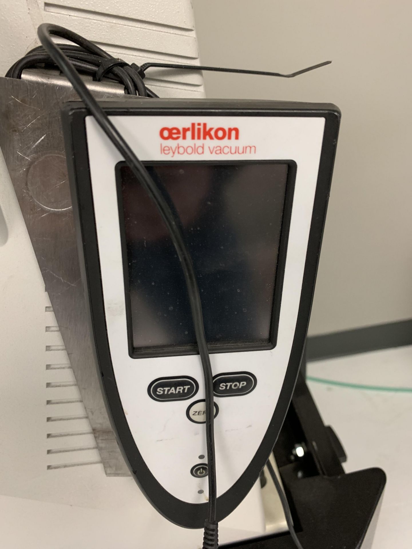 Cerlikon PhoeniXL 300 Helium Leak Detector - Image 3 of 8