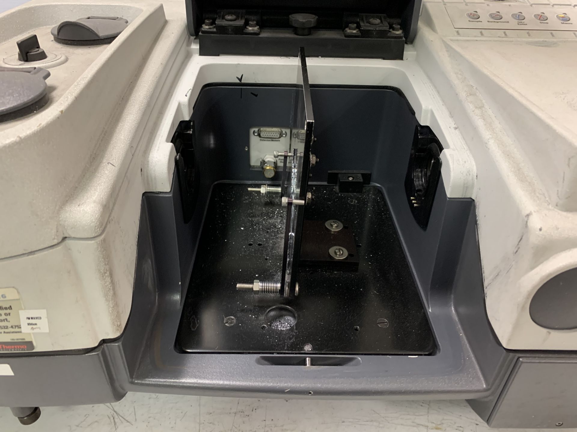 Thermo Scientific Nicolet 6700 FT-IR Spectrometer - Image 3 of 7