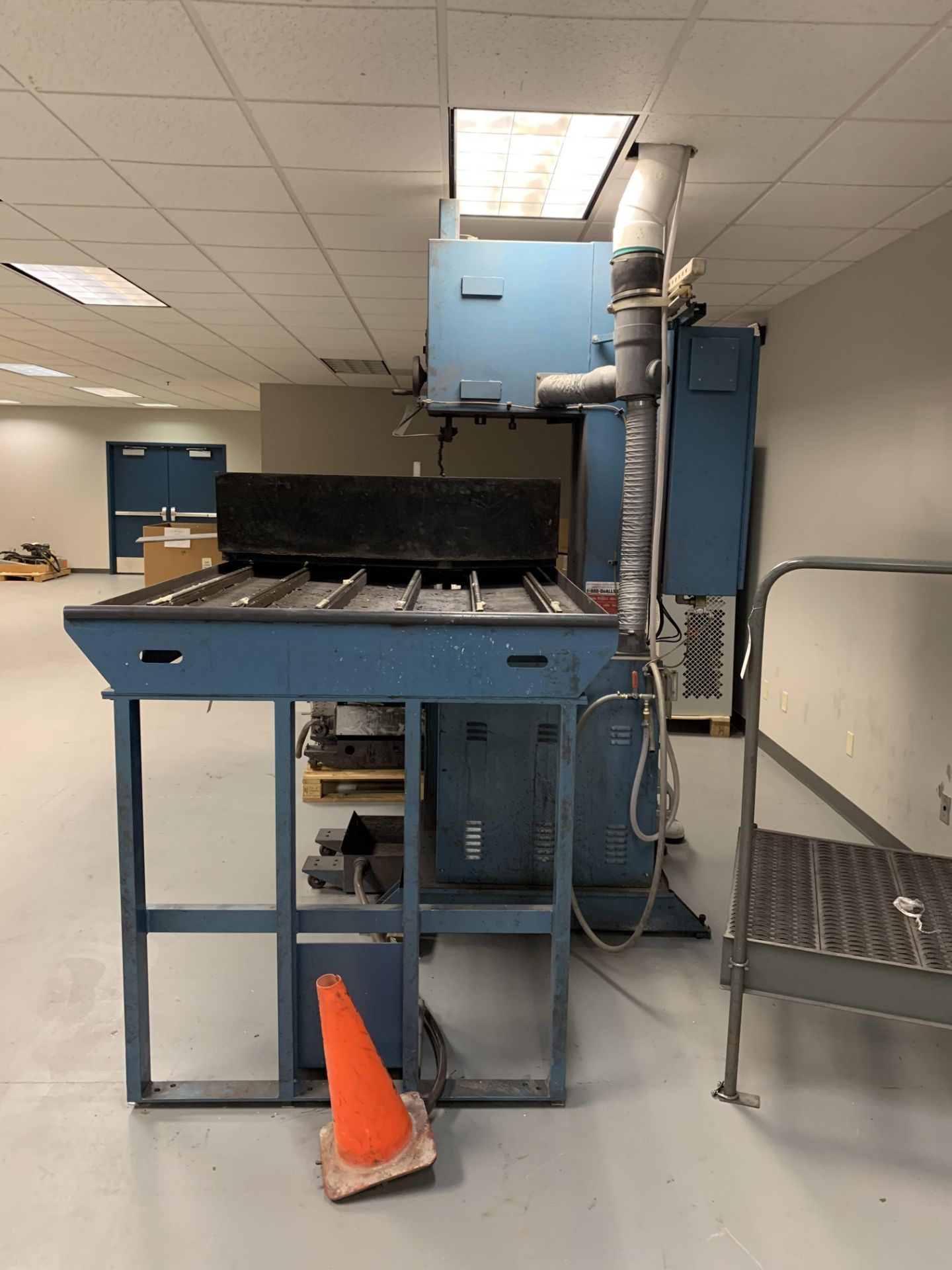 DoAll Model 2018-DW60 Bandsaw - Image 4 of 12