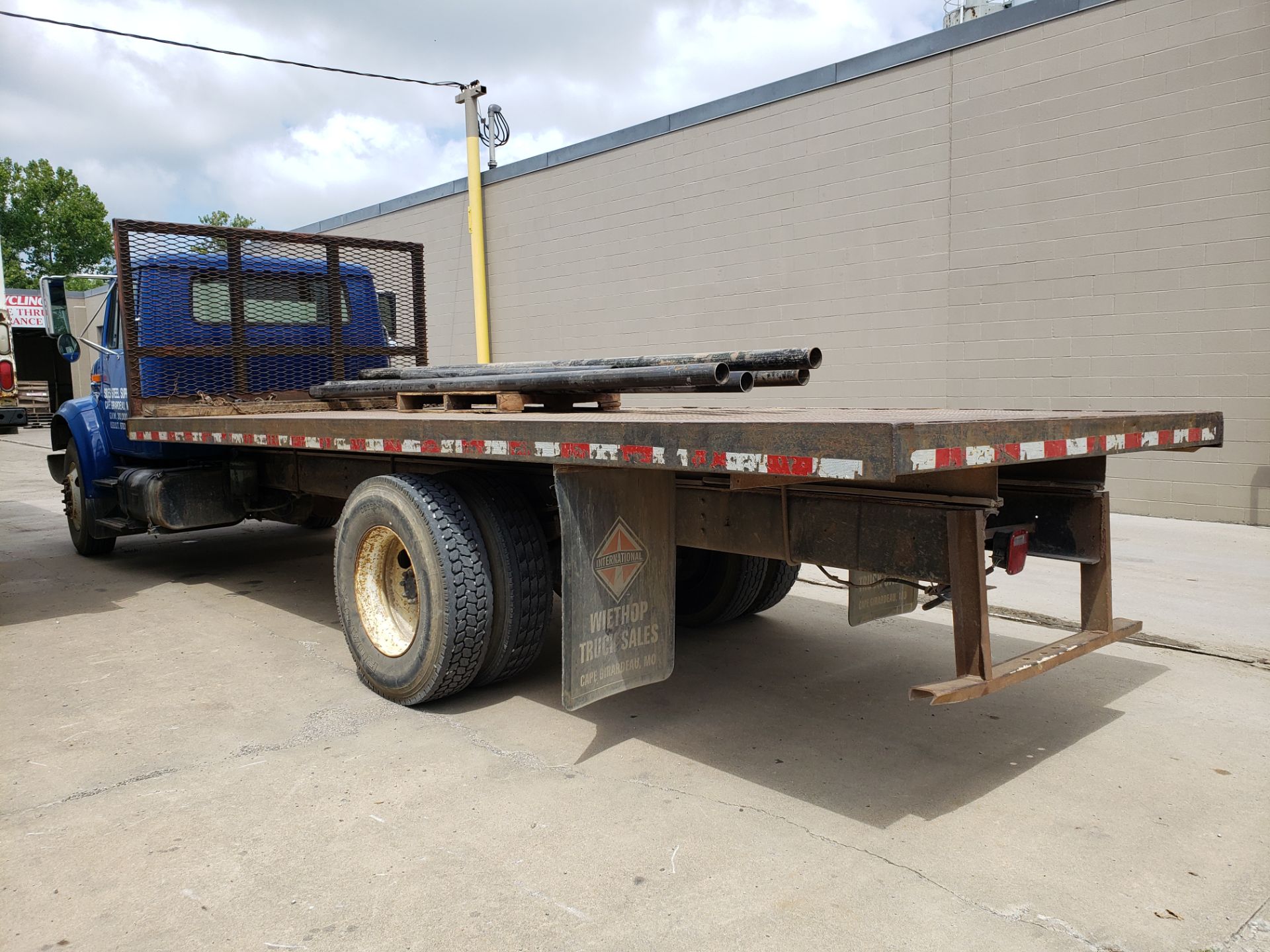 2000 International Navistar 4700 Flatbed Truck - Image 3 of 8